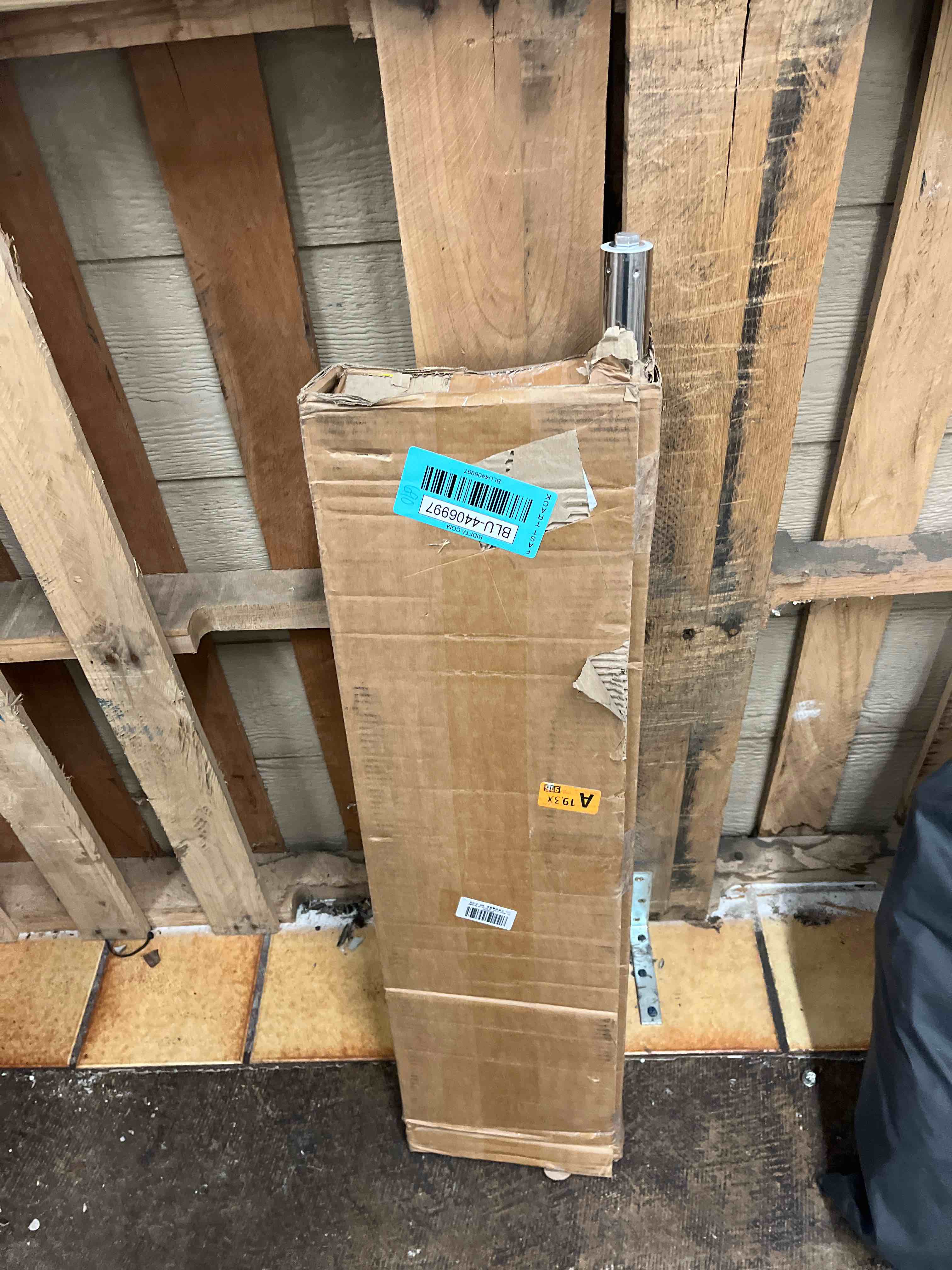 https://s3.amazonaws.com/lotting-images-prod/phillipi/BLU4406997_1746801117340.jpeg