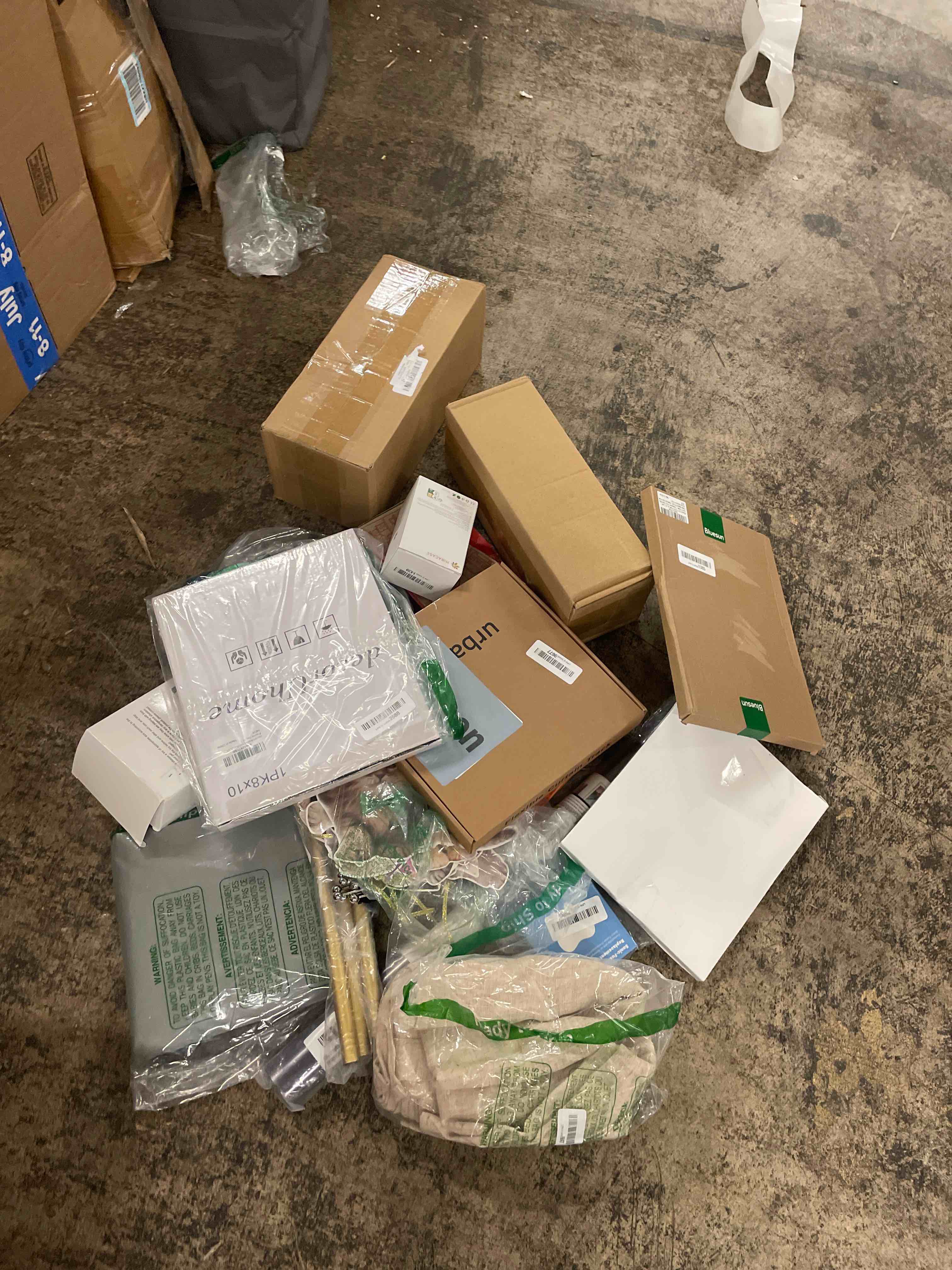 https://s3.amazonaws.com/lotting-images-prod/phillipi/BLU4408288_1754469705432.jpeg