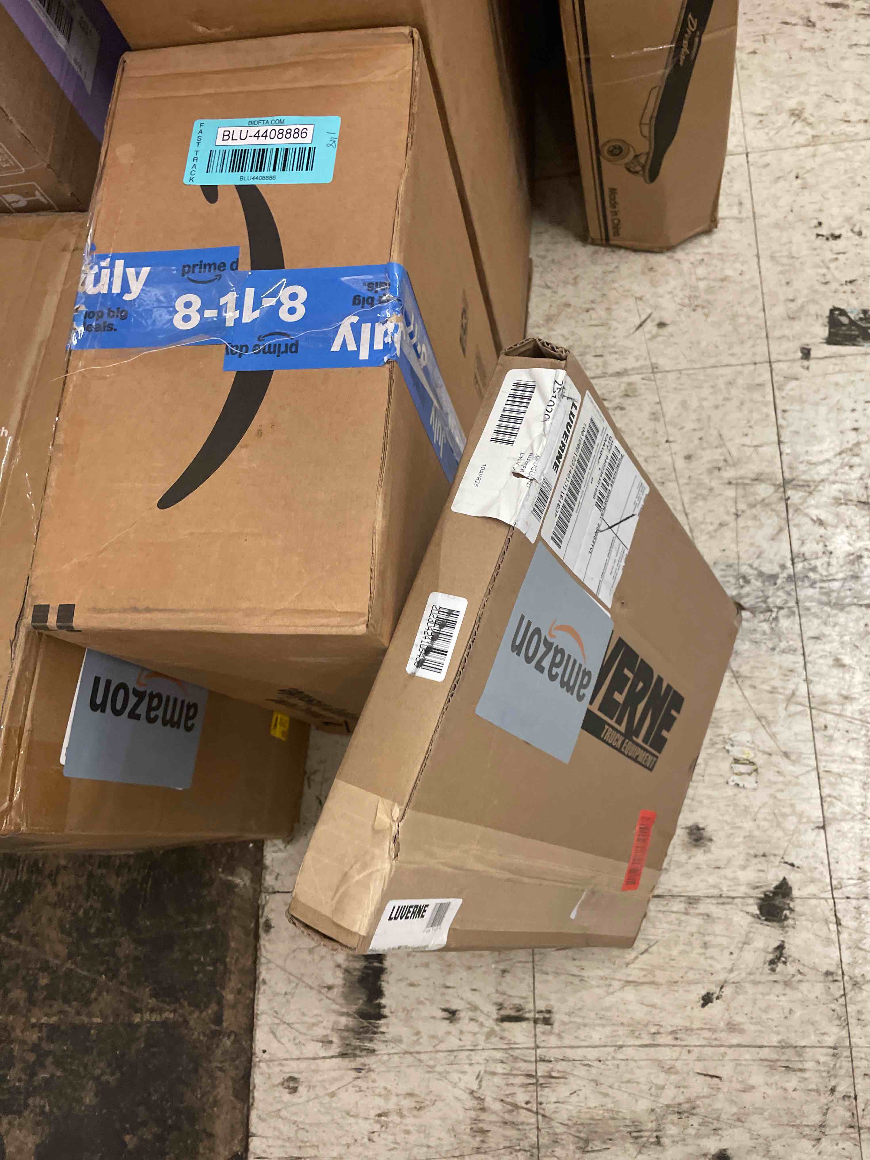 https://s3.amazonaws.com/lotting-images-prod/phillipi/BLU4408879_1753989357818.jpeg