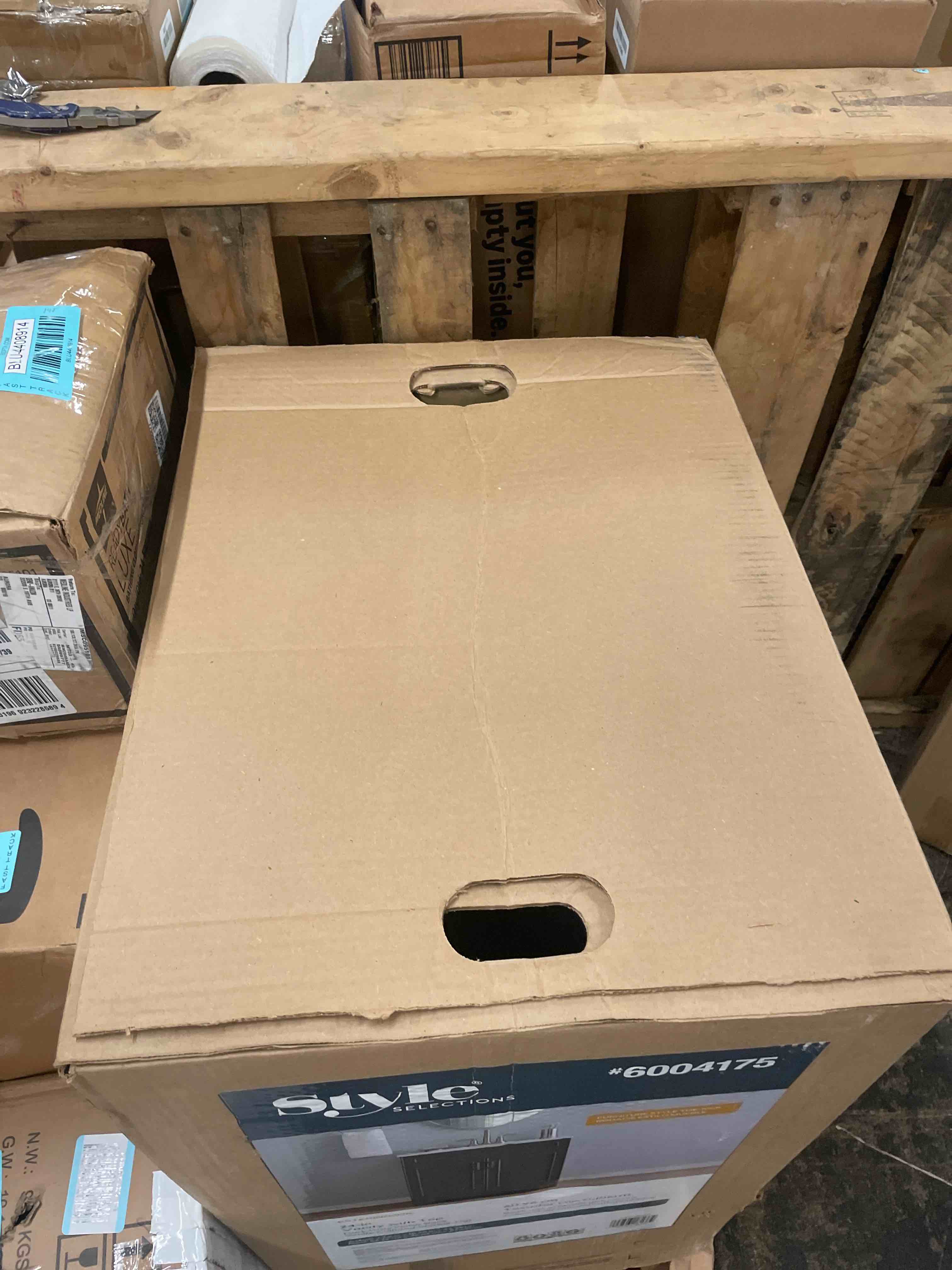 https://s3.amazonaws.com/lotting-images-prod/phillipi/BLU4408913_1753950941996.jpeg
