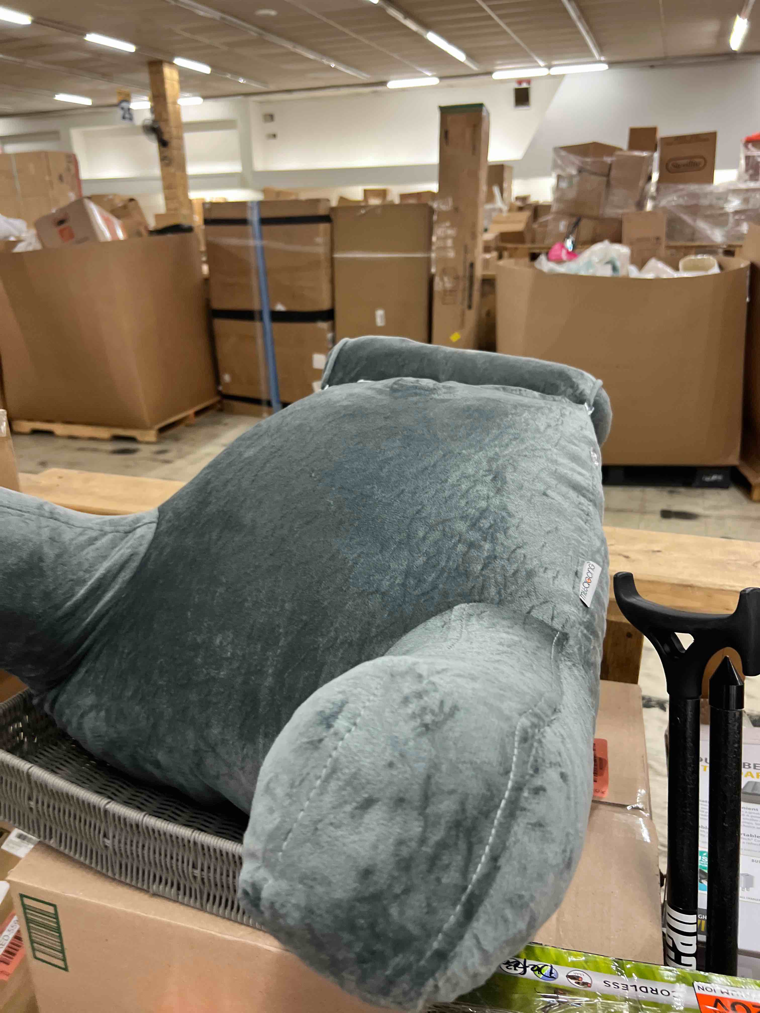 https://s3.amazonaws.com/lotting-images-prod/phillipi/BLU4411088_1750874689863.jpeg
