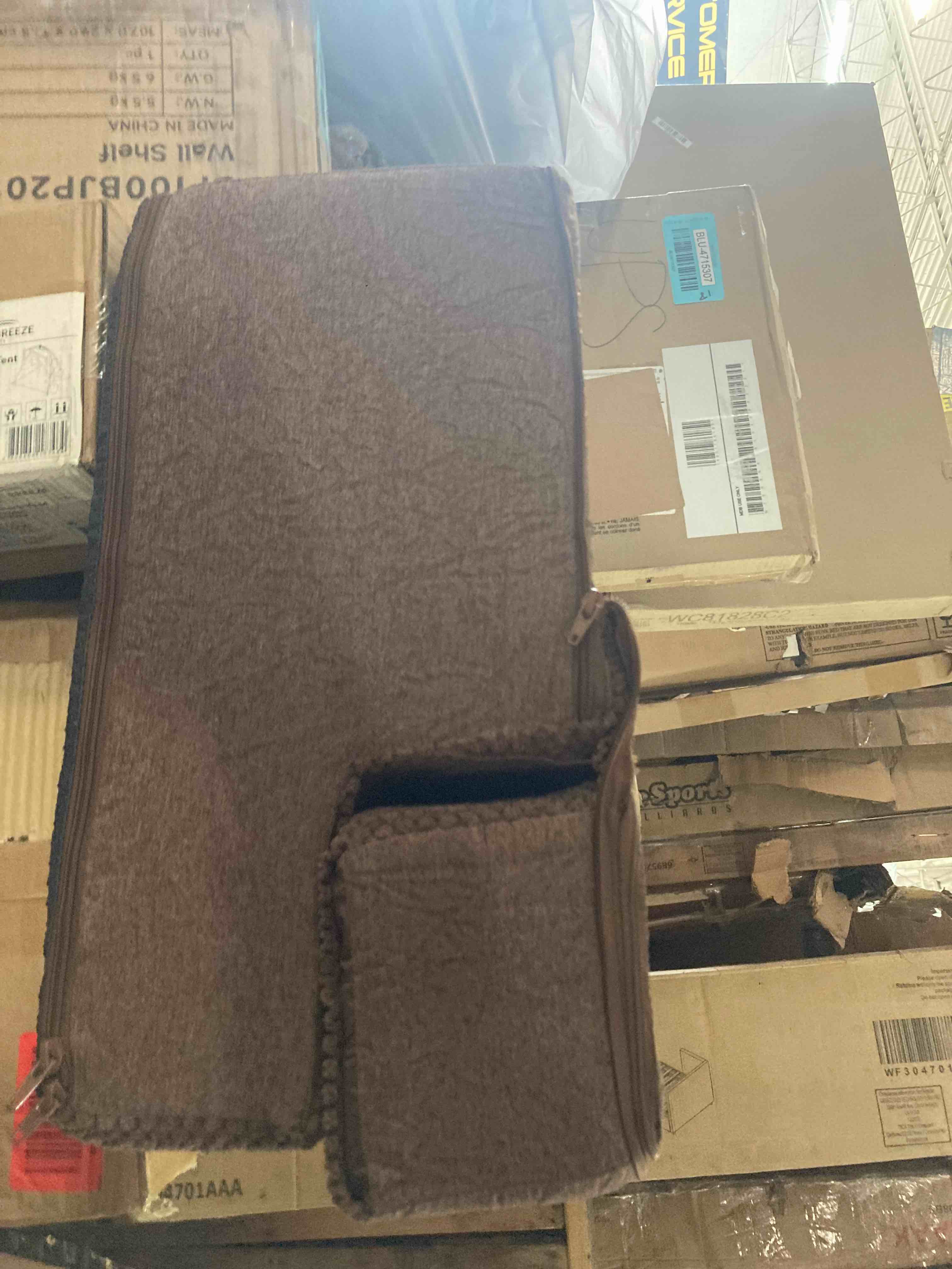 https://s3.amazonaws.com/lotting-images-prod/phillipi/BLU4715321_1702923062461.jpeg