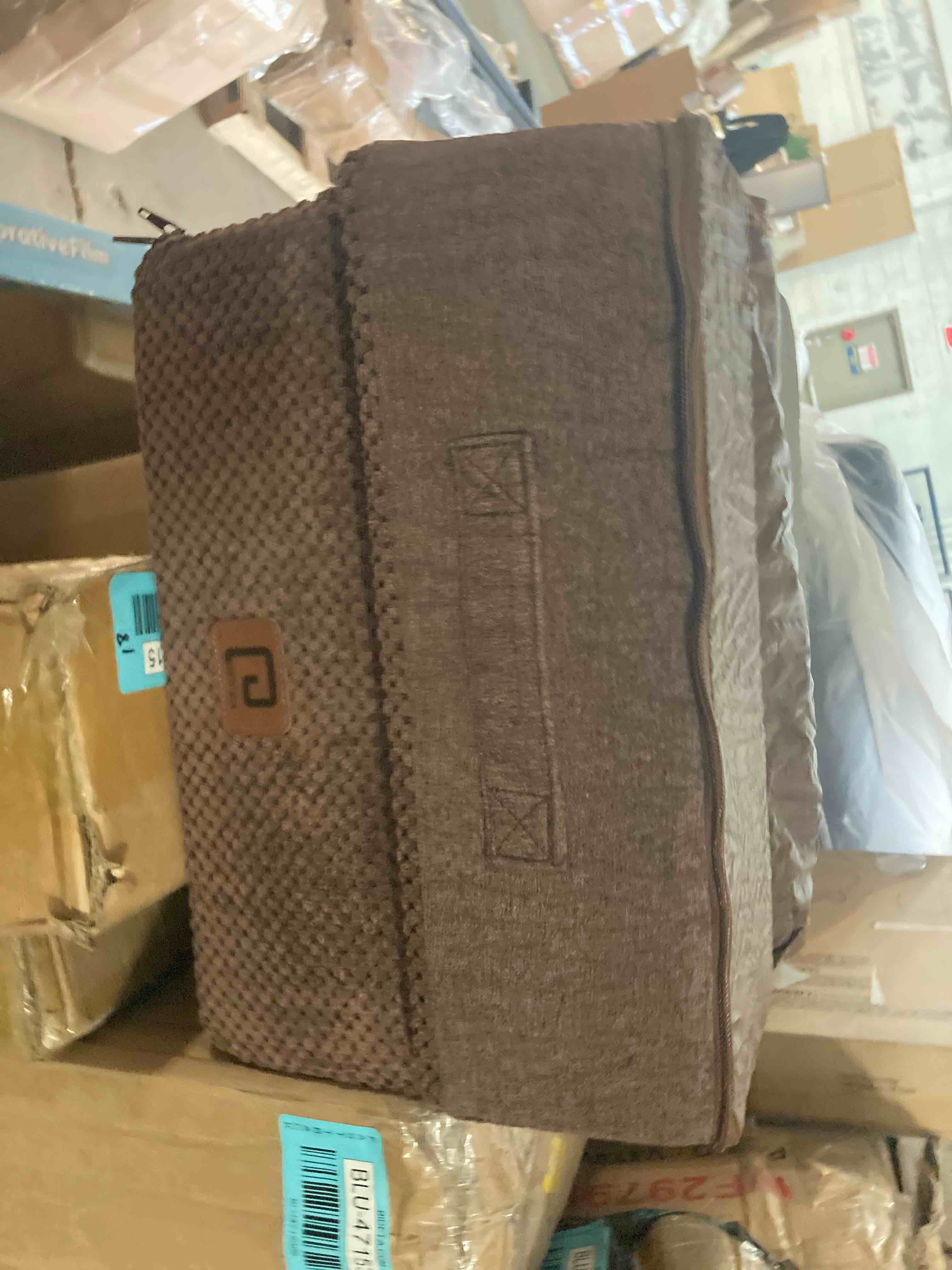 https://s3.amazonaws.com/lotting-images-prod/phillipi/BLU4715321_1702923065250.jpeg