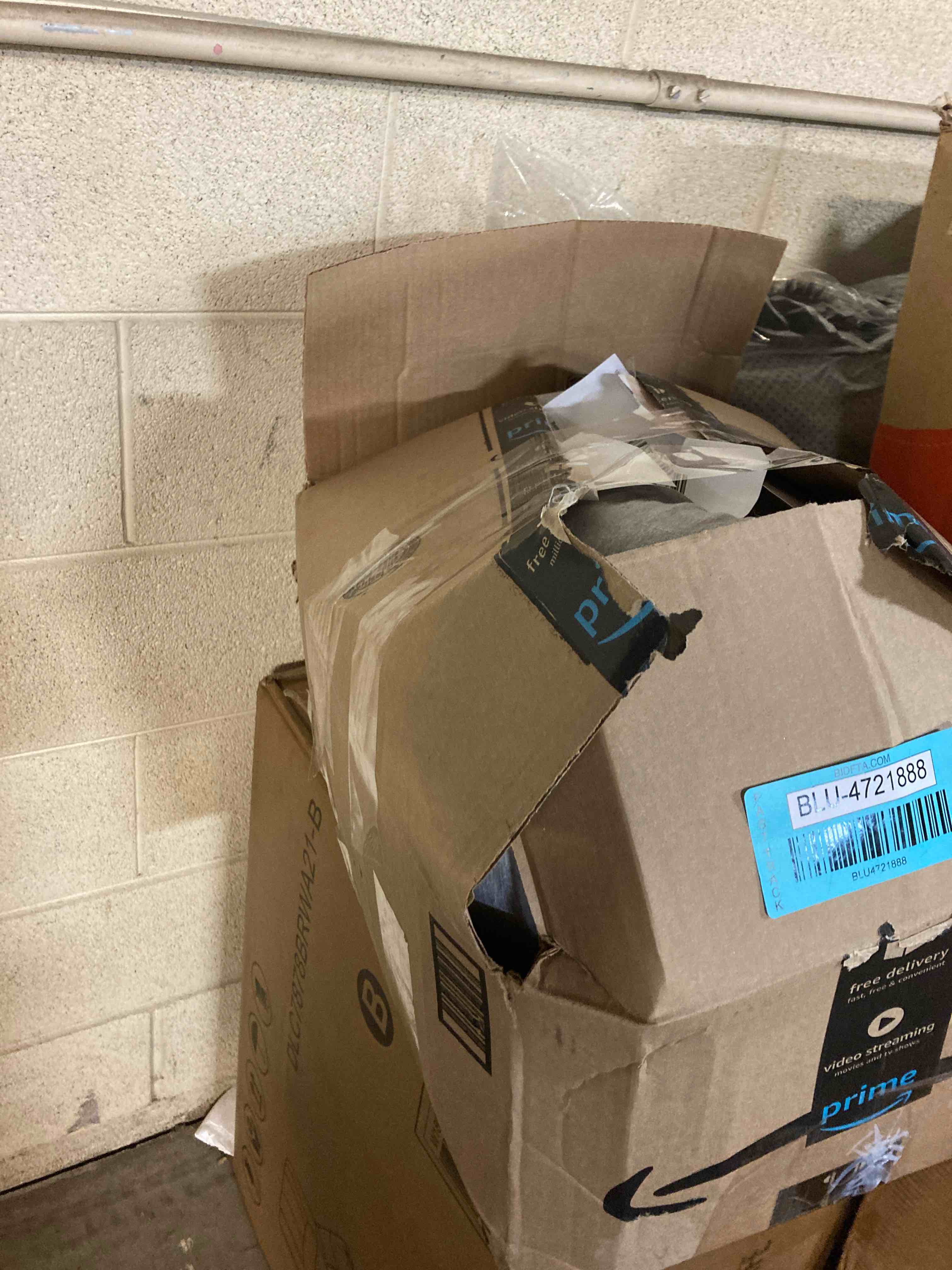 https://s3.amazonaws.com/lotting-images-prod/phillipi/BLU4721888_1706637945385.jpeg