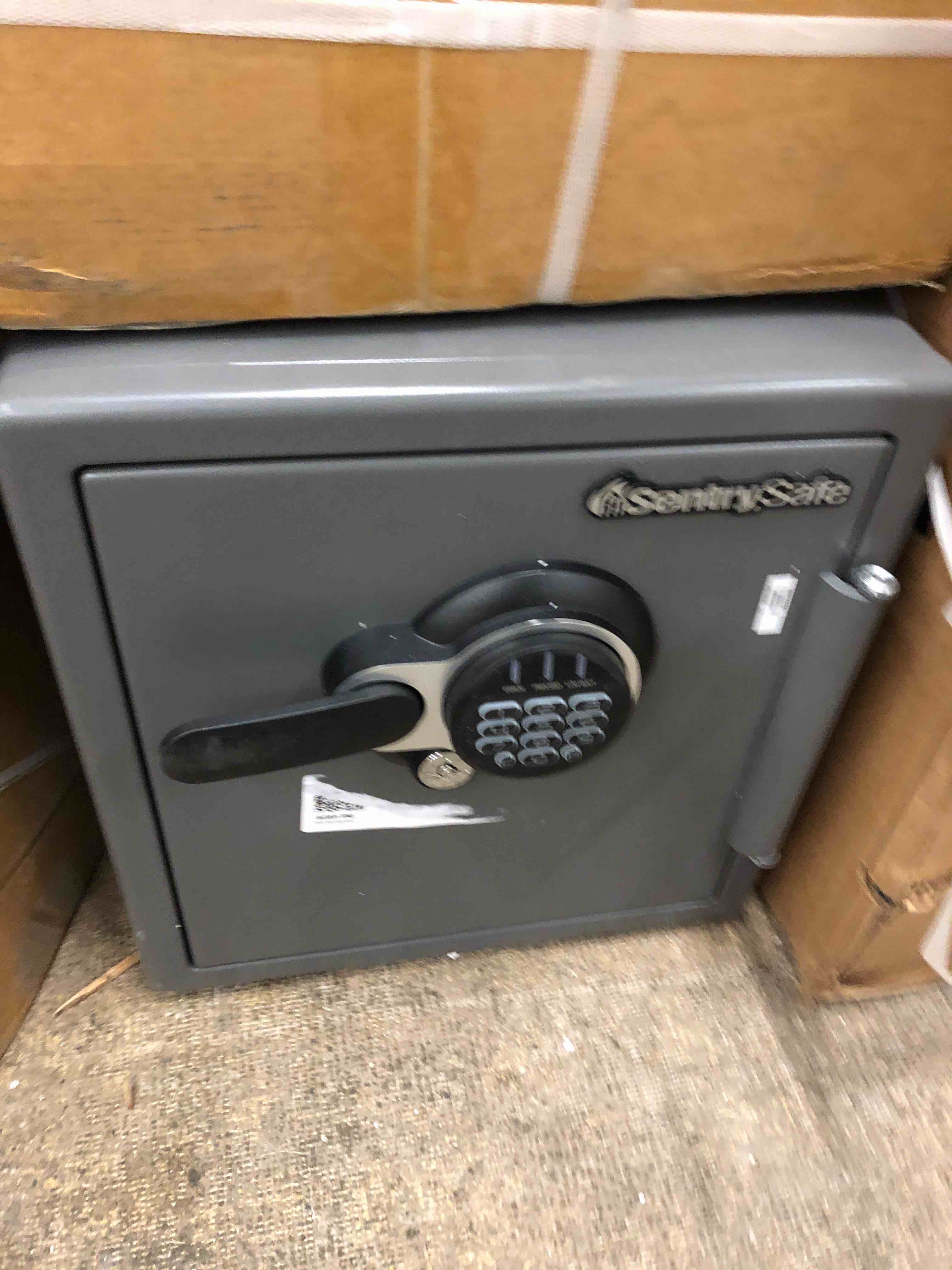 https://s3.amazonaws.com/lotting-images-prod/phillipi/BLU5636327_1738096160875.jpeg