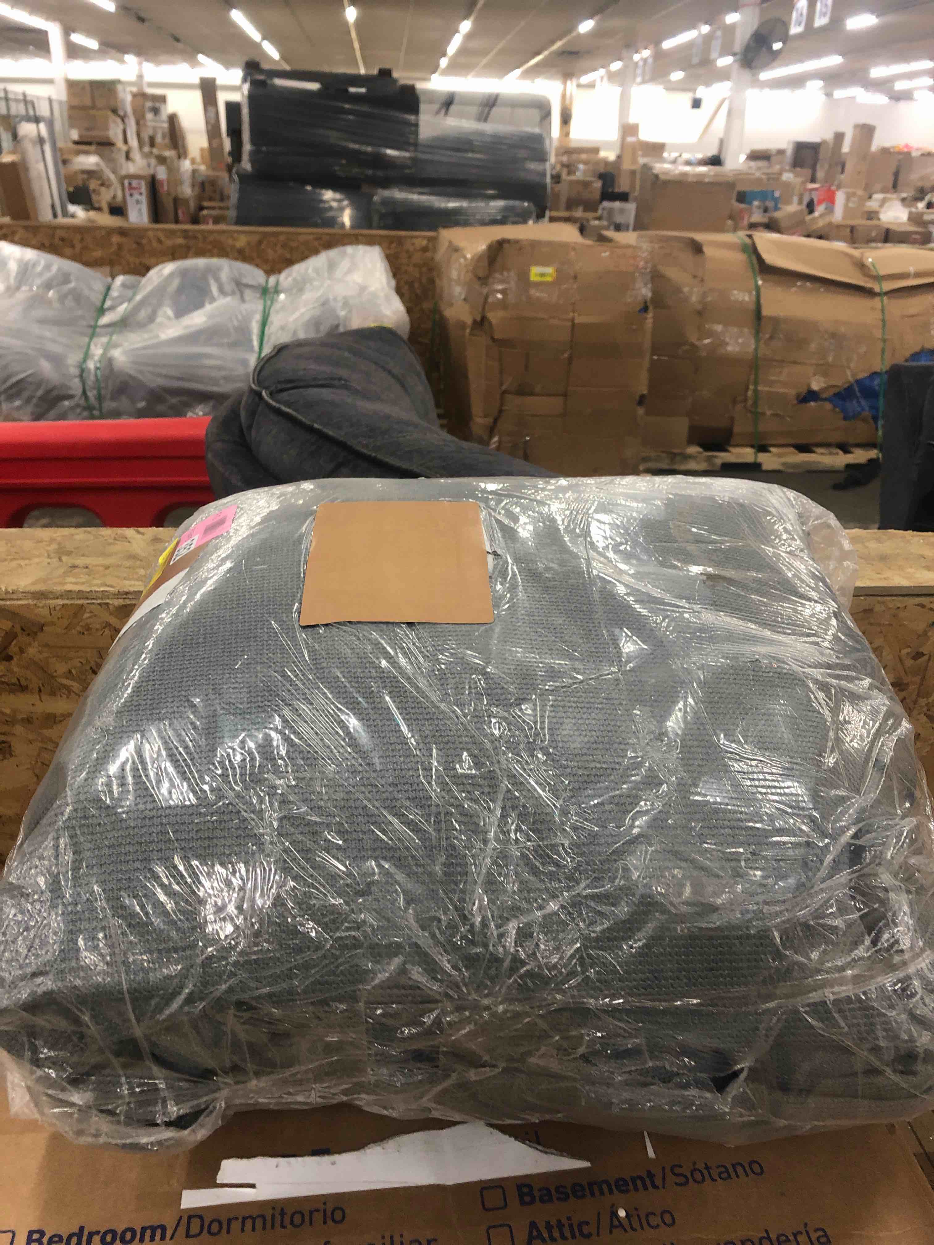 https://s3.amazonaws.com/lotting-images-prod/phillipi/BLU5637282_1743105921610.jpeg
