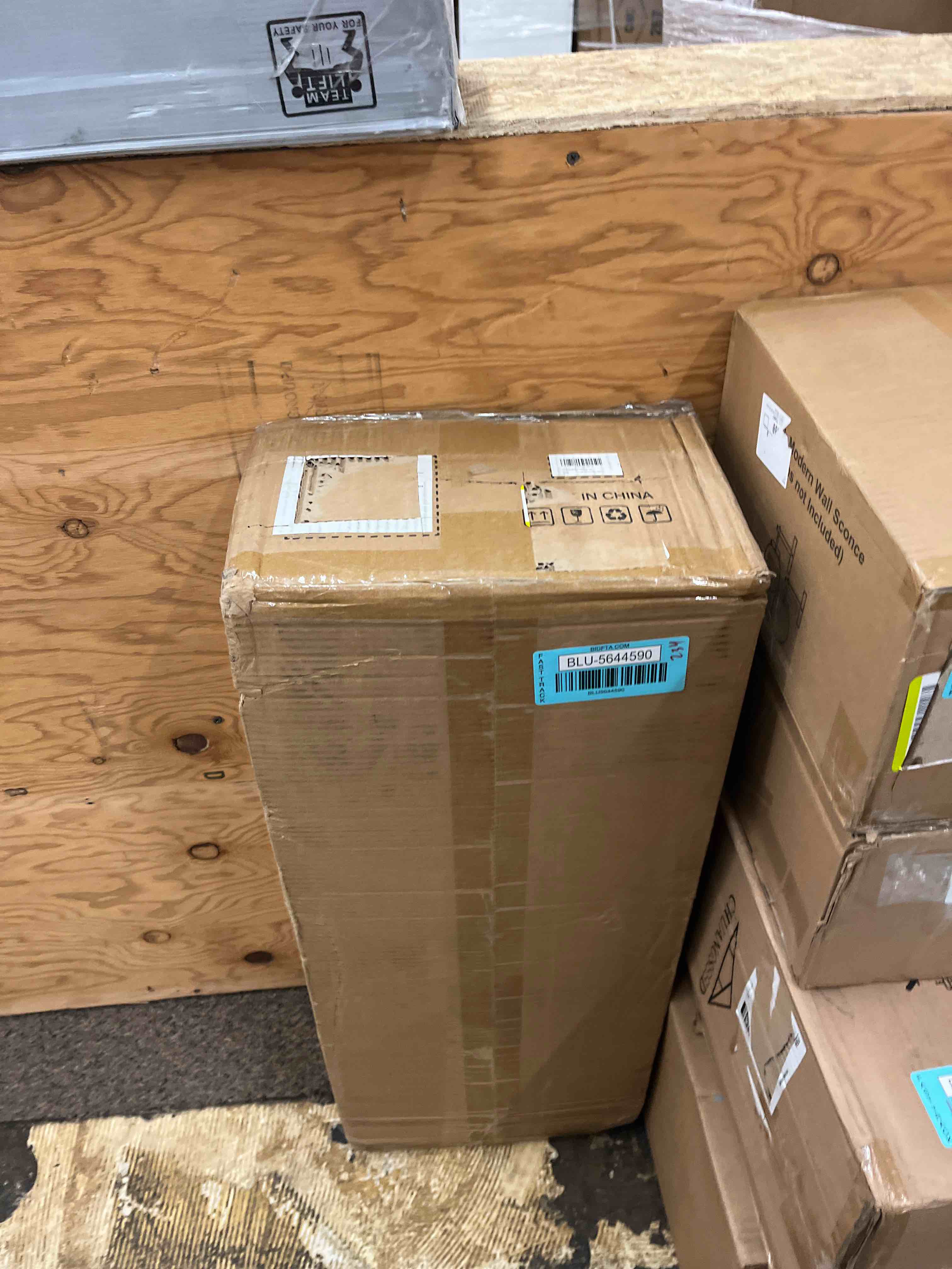 https://s3.amazonaws.com/lotting-images-prod/phillipi/BLU5644590_1738859571345.jpeg