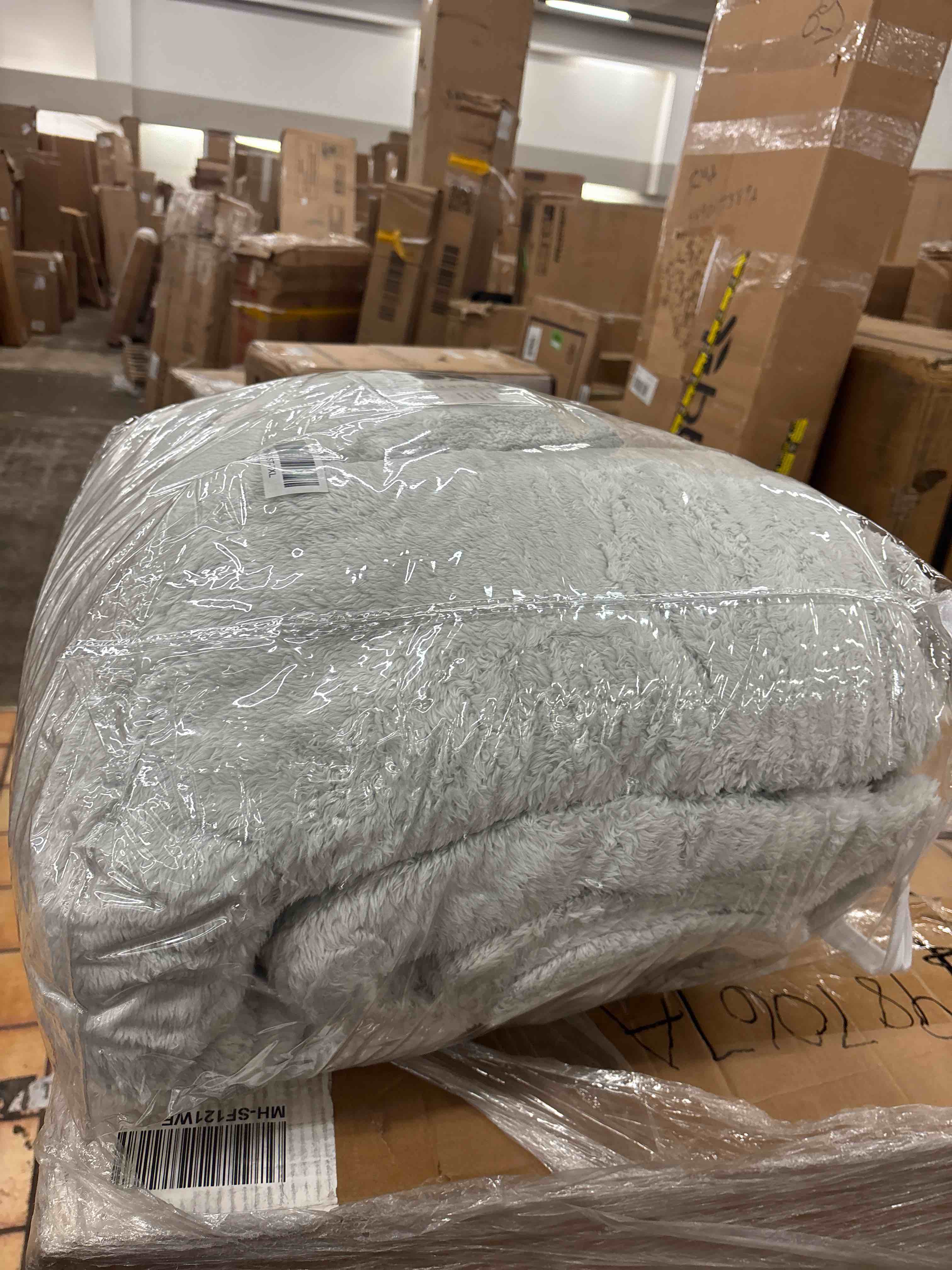 https://s3.amazonaws.com/lotting-images-prod/phillipi/BLU5645399_1740684842294.jpeg