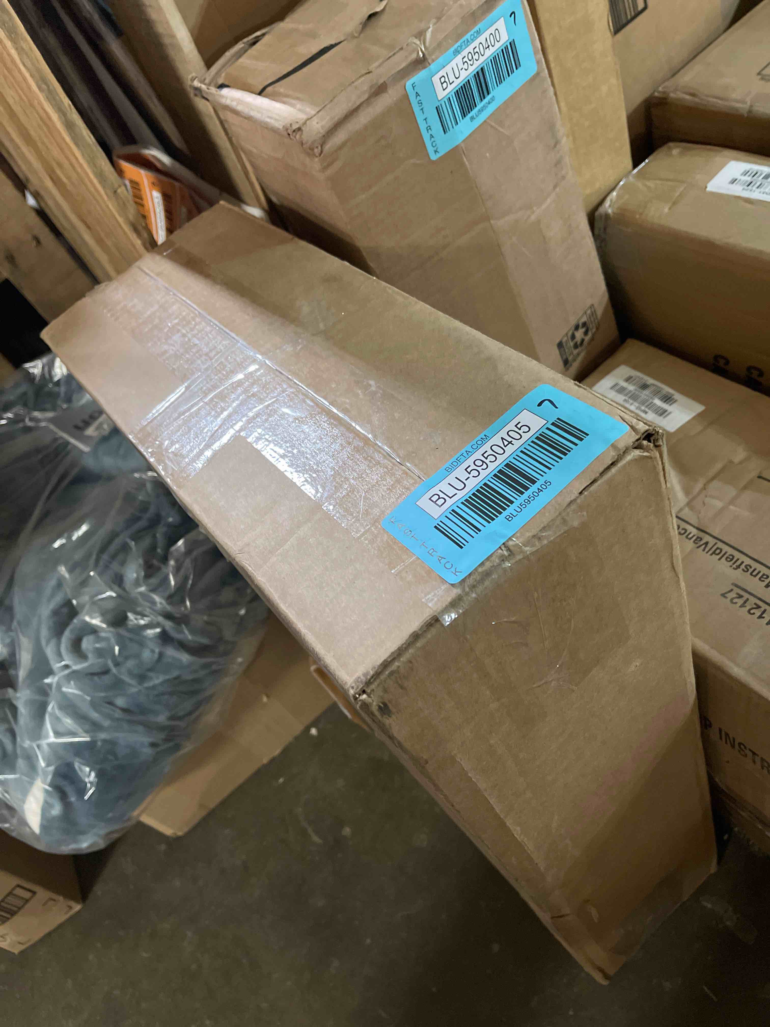 https://s3.amazonaws.com/lotting-images-prod/phillipi/BLU5950405_1716306161132.jpeg