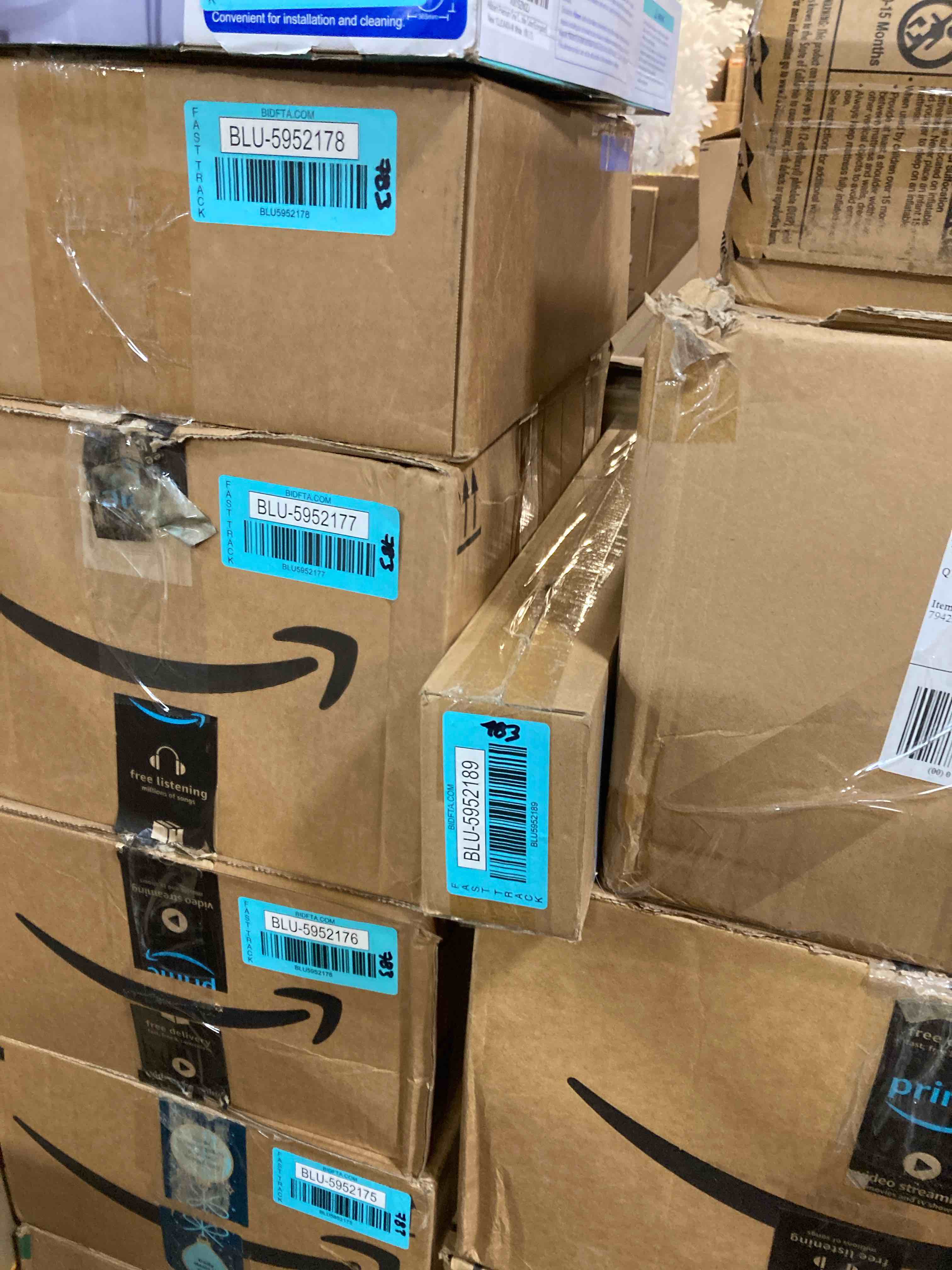 https://s3.amazonaws.com/lotting-images-prod/phillipi/BLU5952189_1715788752380.jpeg