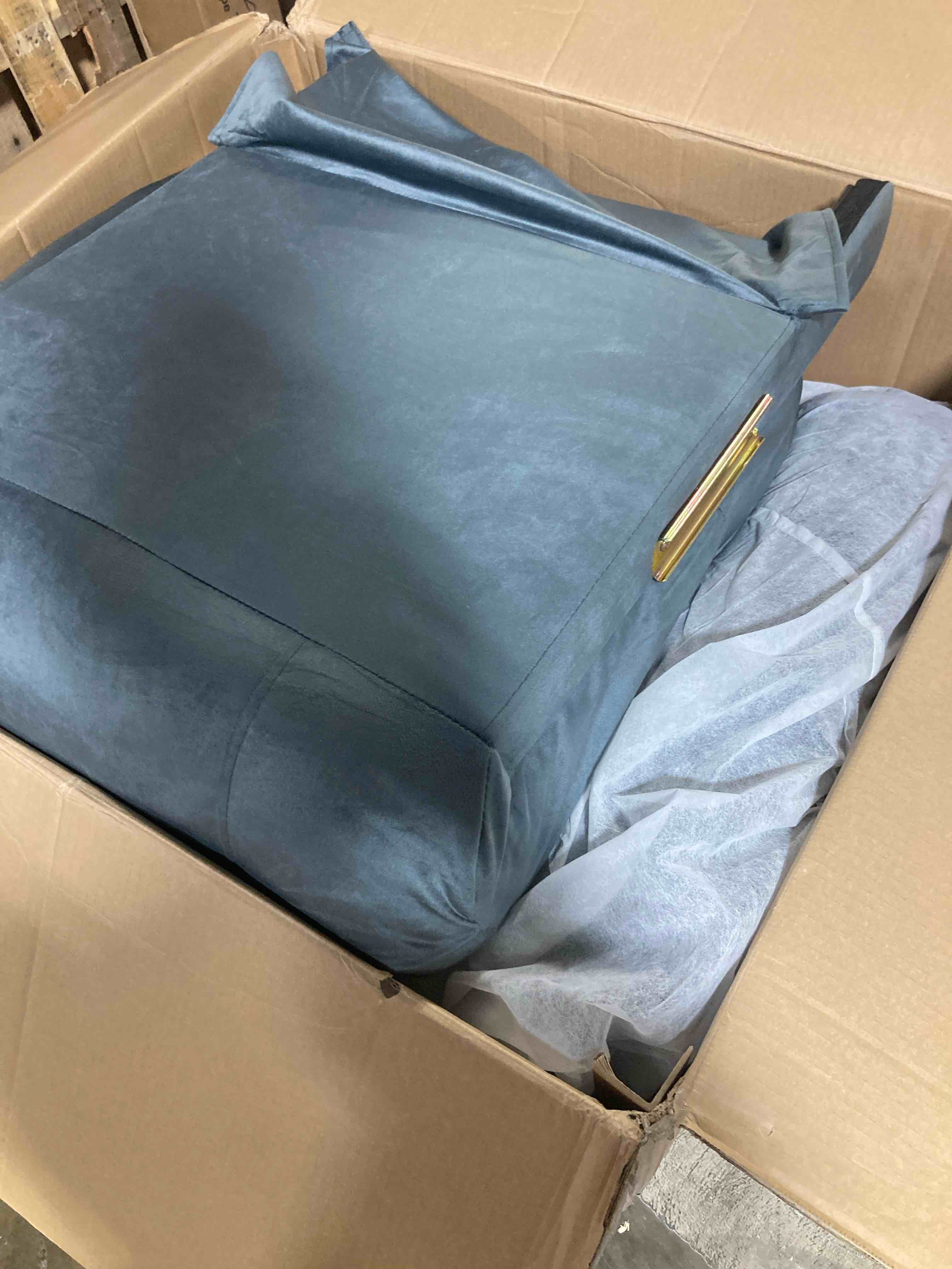 https://s3.amazonaws.com/lotting-images-prod/phillipi/BLU5952672_1716472628411.jpeg