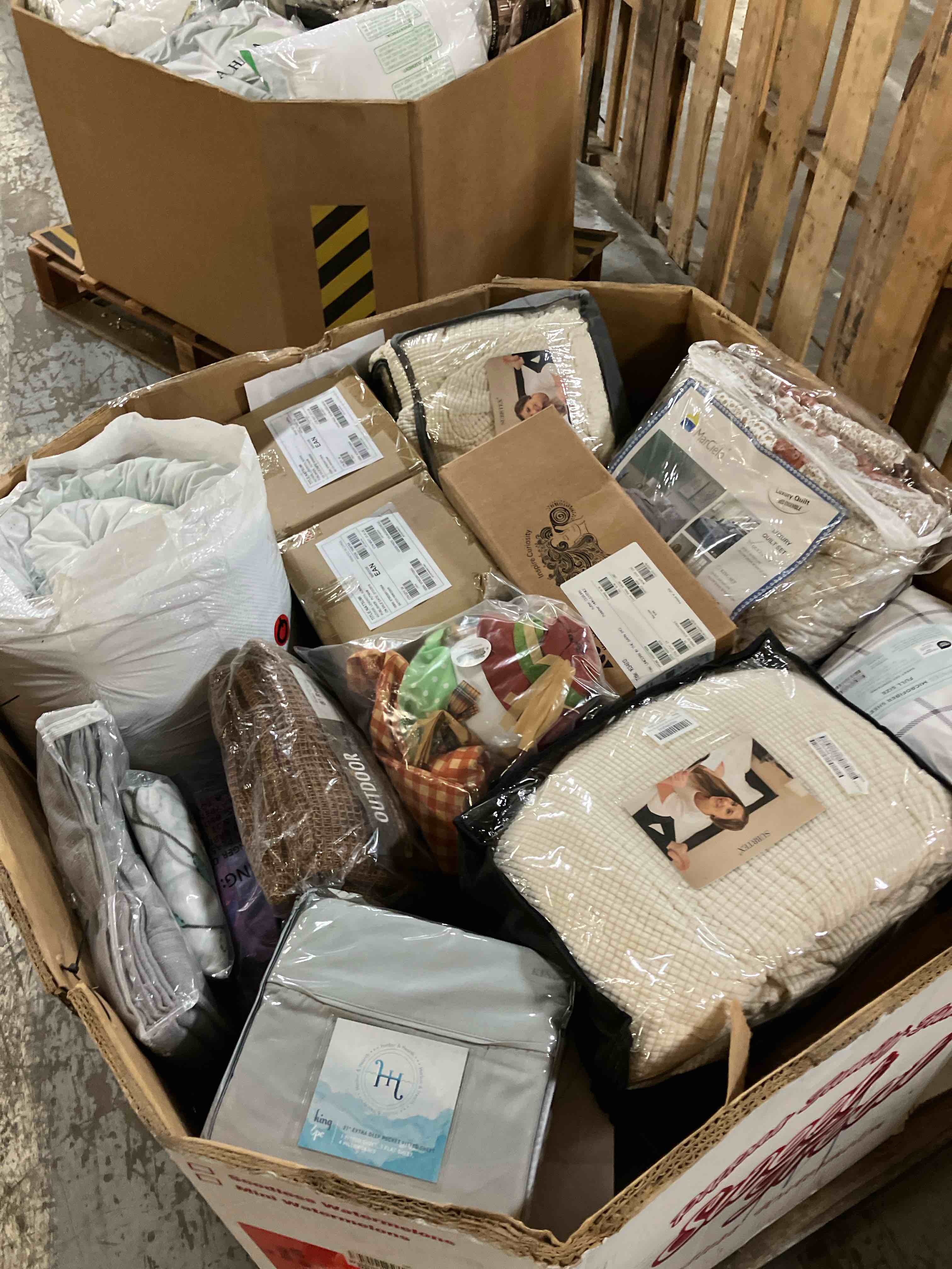 https://s3.amazonaws.com/lotting-images-prod/phillipi/BLU6423245_1732660153716.jpeg