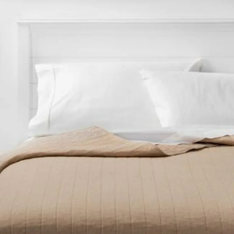 Full/Queen Embroidered Chambray Quilt Tan - Threshold