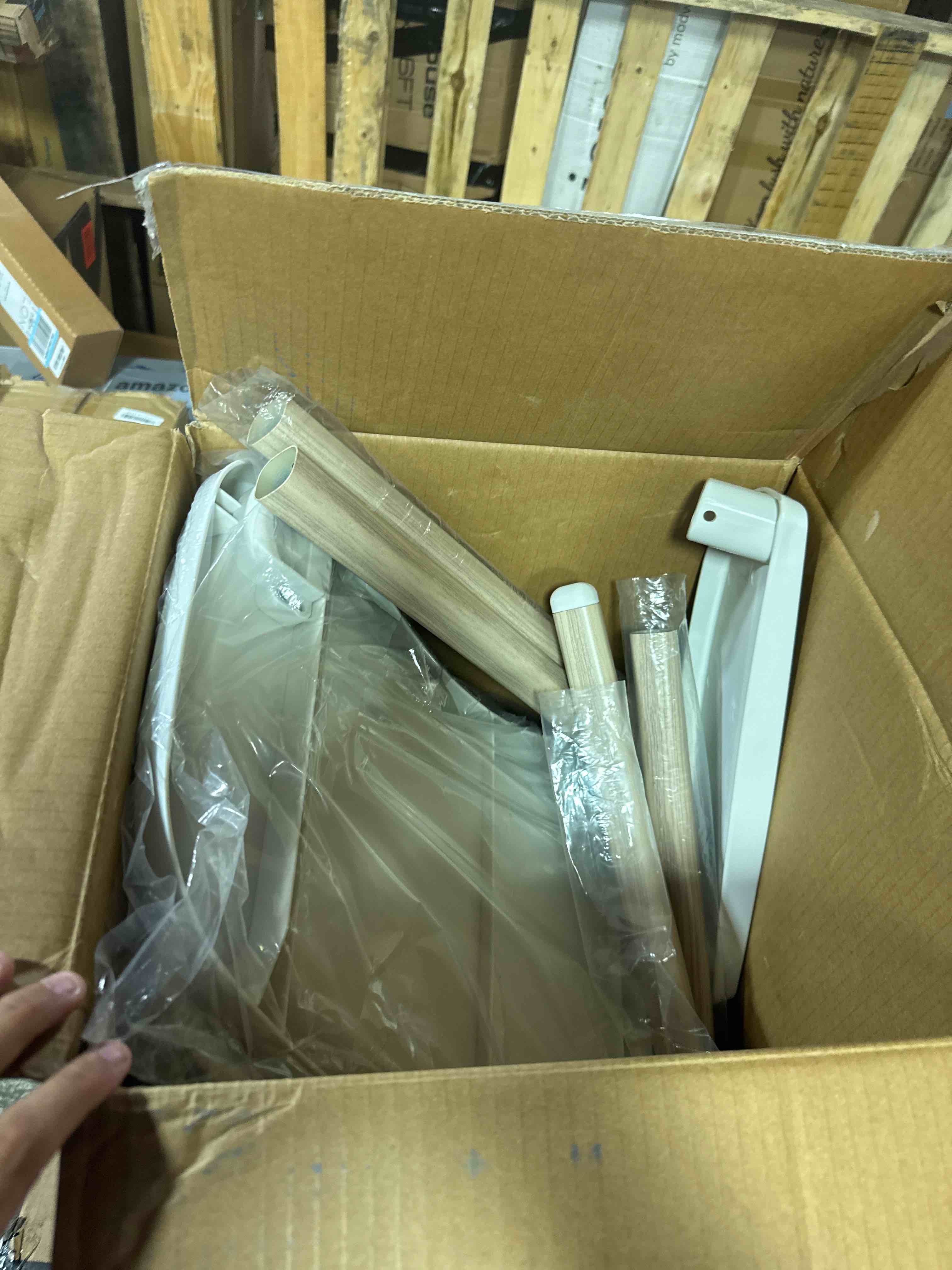 https://s3.amazonaws.com/lotting-images-prod/phillipi/BRN0104070_1758741491333.jpeg