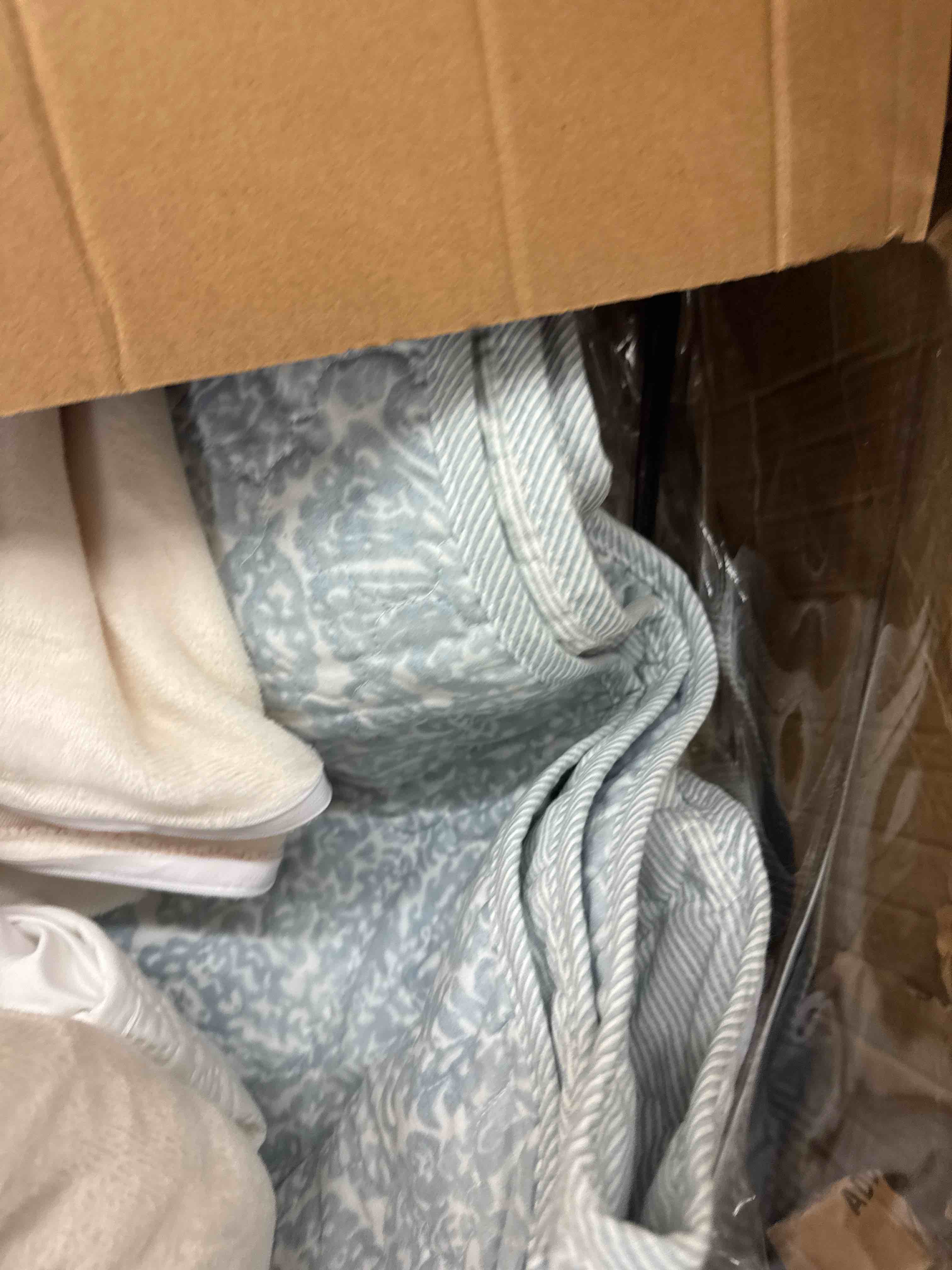https://s3.amazonaws.com/lotting-images-prod/phillipi/BRN0113467_1730139757063.jpeg