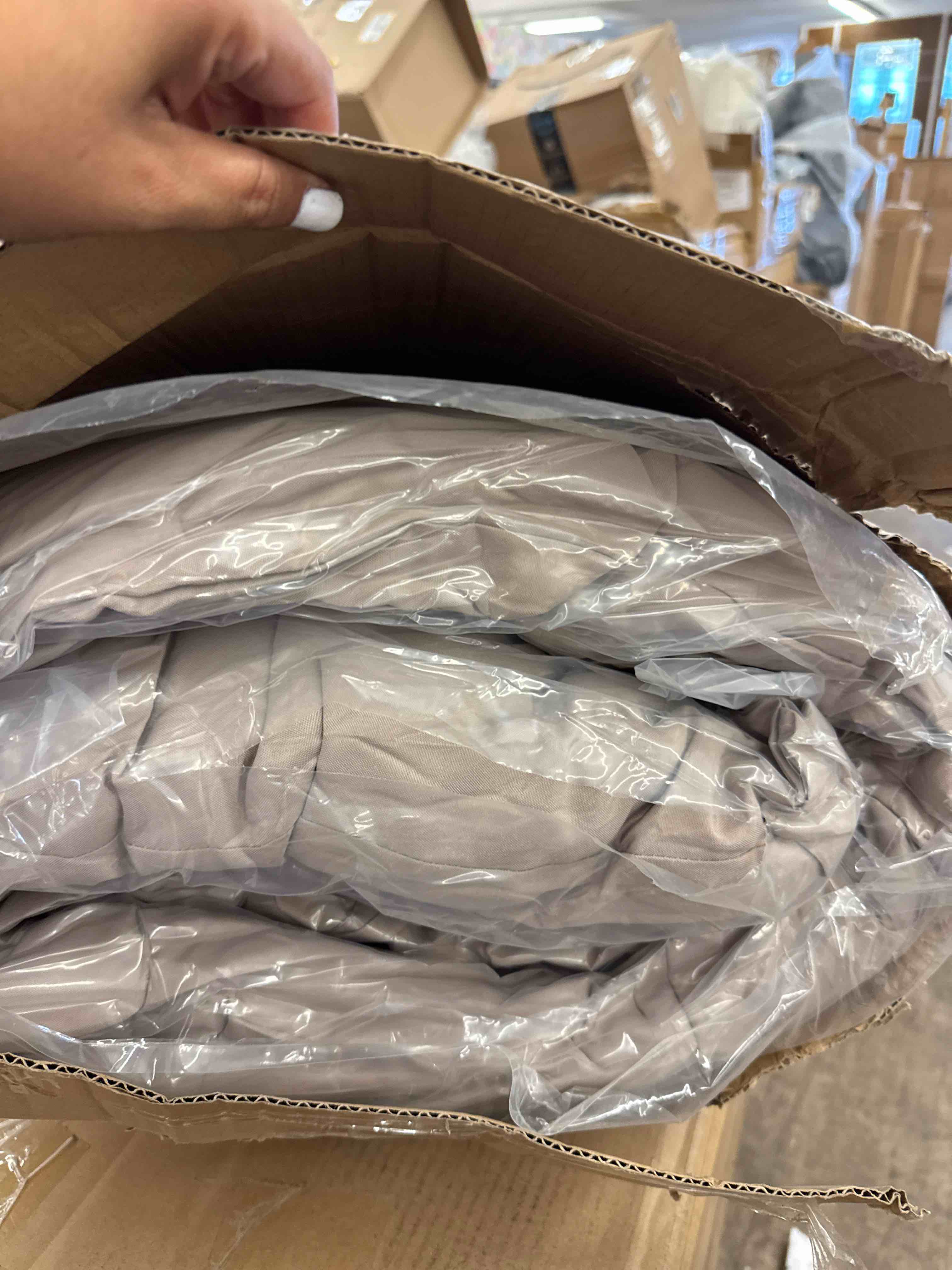 https://s3.amazonaws.com/lotting-images-prod/phillipi/BRN0113676_1729533384417.jpeg