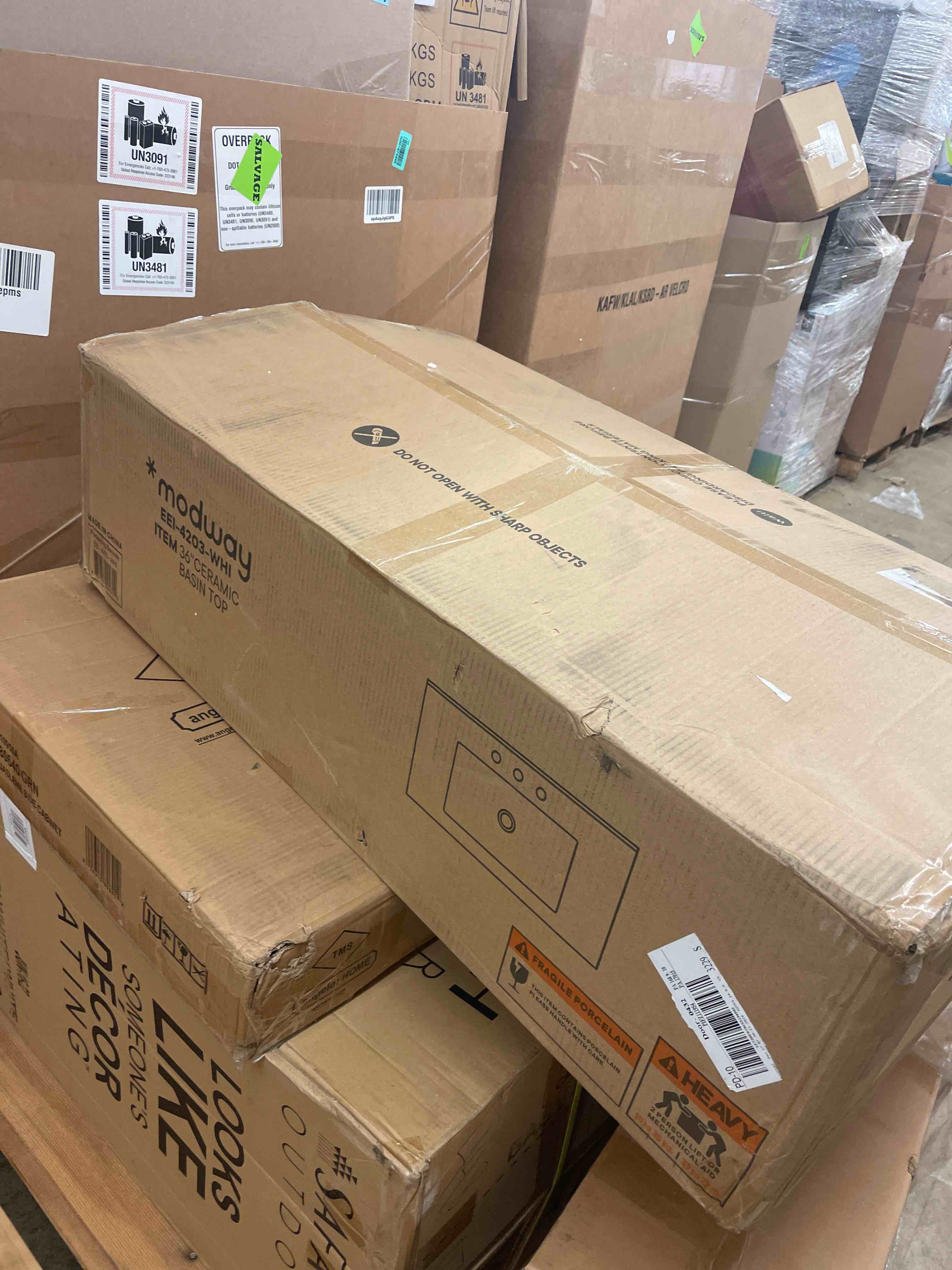 https://s3.amazonaws.com/lotting-images-prod/phillipi/BRN0468483_1739379935886.jpeg