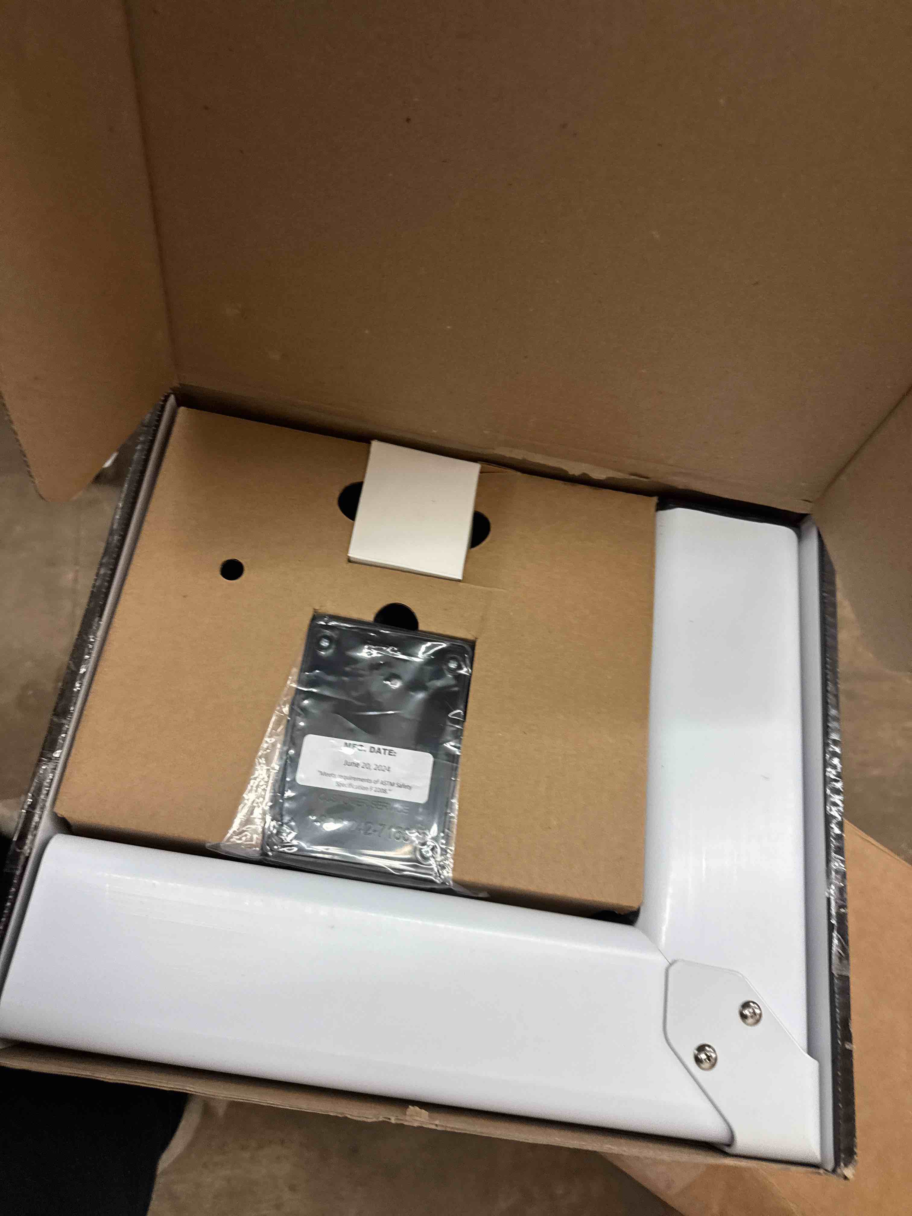 https://s3.amazonaws.com/lotting-images-prod/phillipi/BRN0468489_1739379238261.jpeg