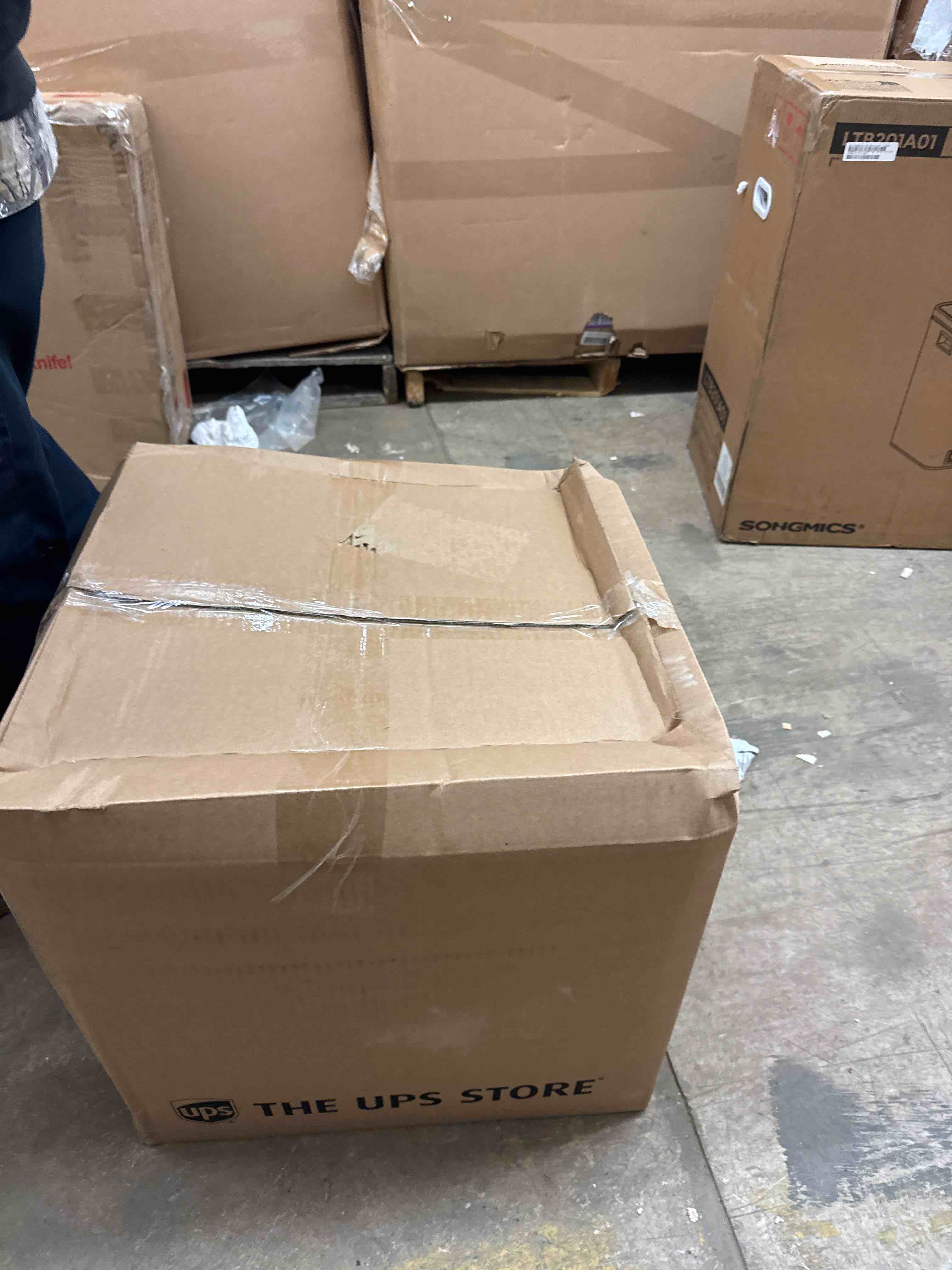 https://s3.amazonaws.com/lotting-images-prod/phillipi/BRN0468494_1739378686942.jpeg