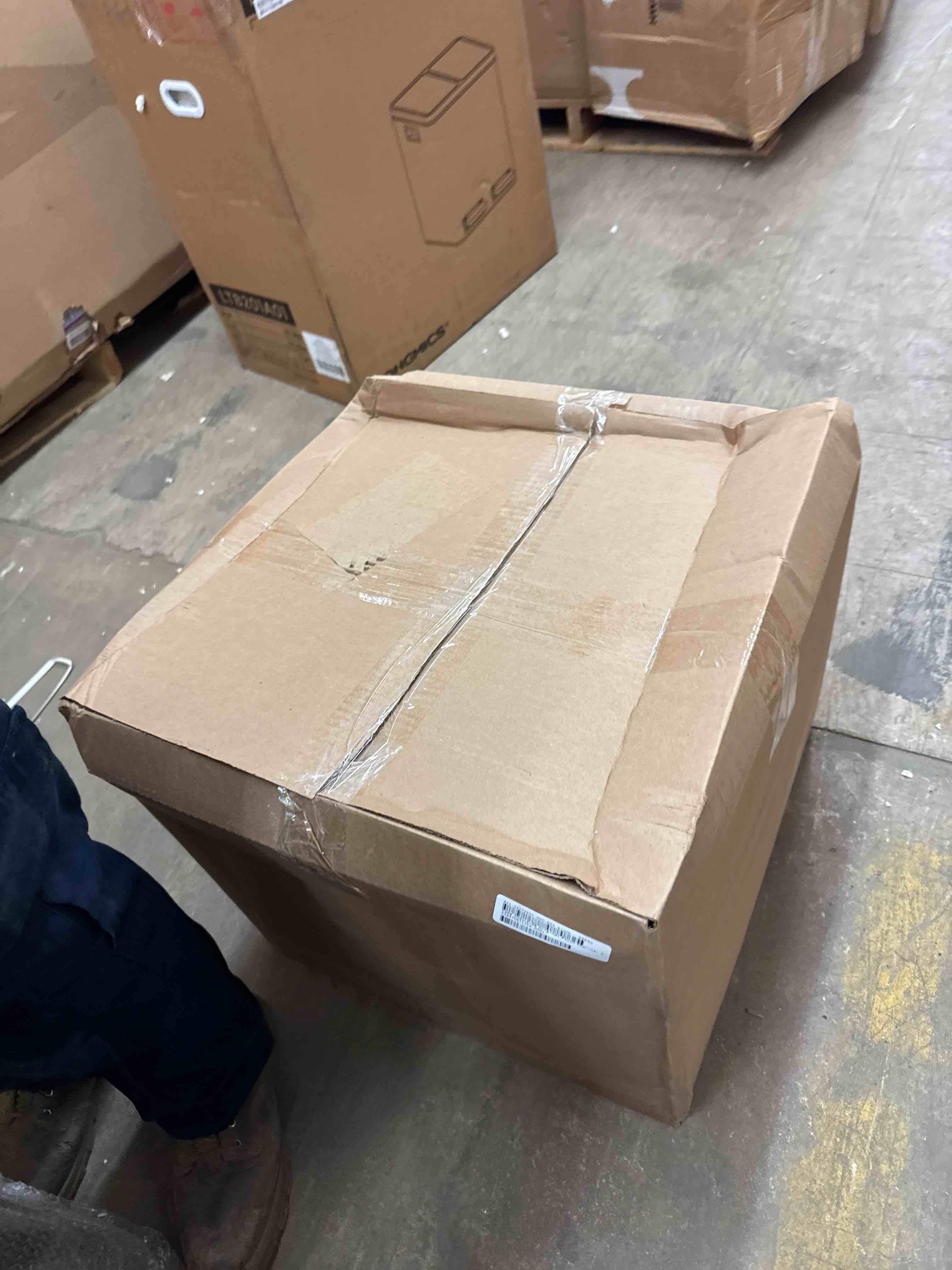 https://s3.amazonaws.com/lotting-images-prod/phillipi/BRN0468494_1739378689323.jpeg
