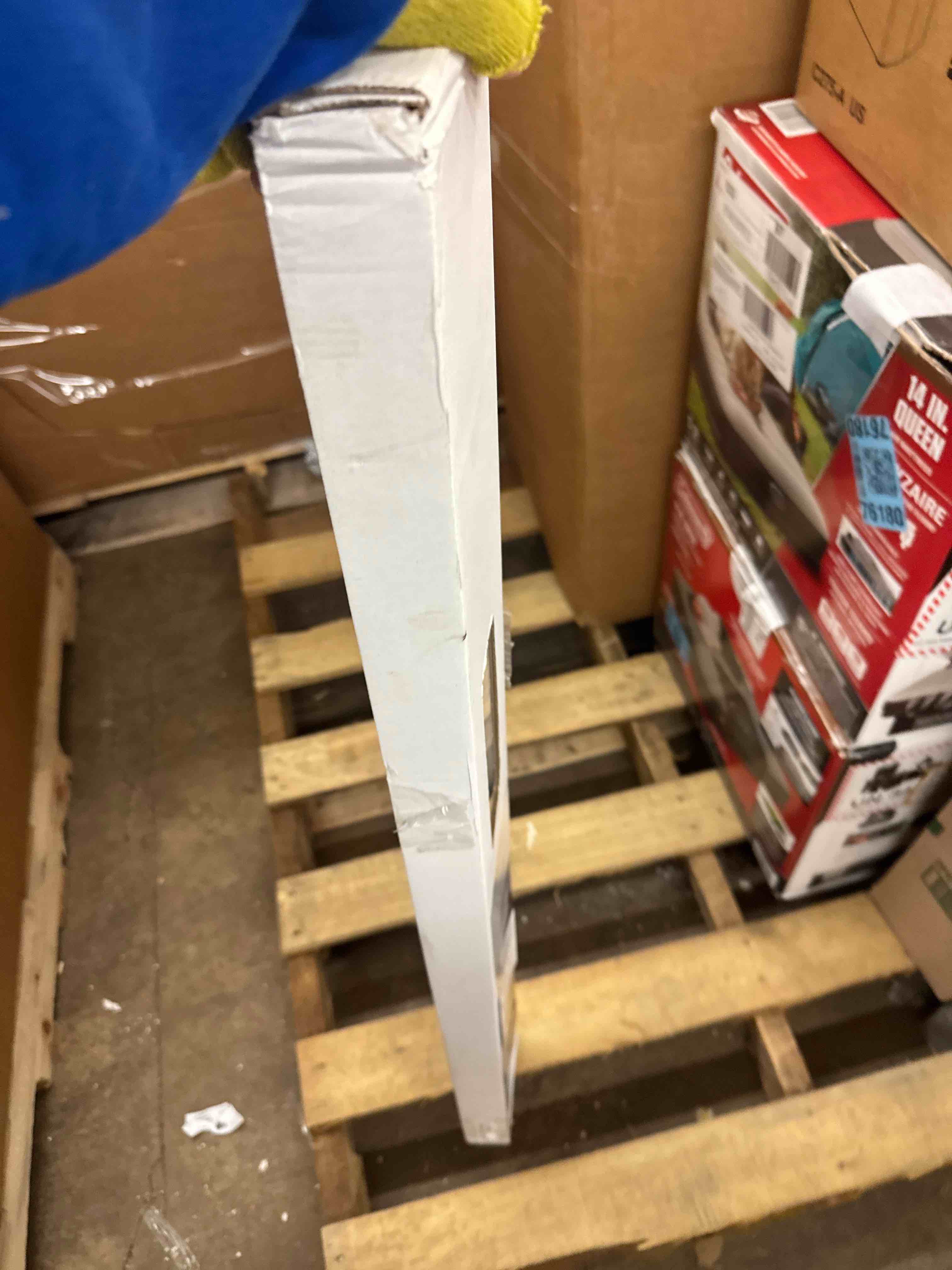 https://s3.amazonaws.com/lotting-images-prod/phillipi/BRN0468894_1738939427125.jpeg