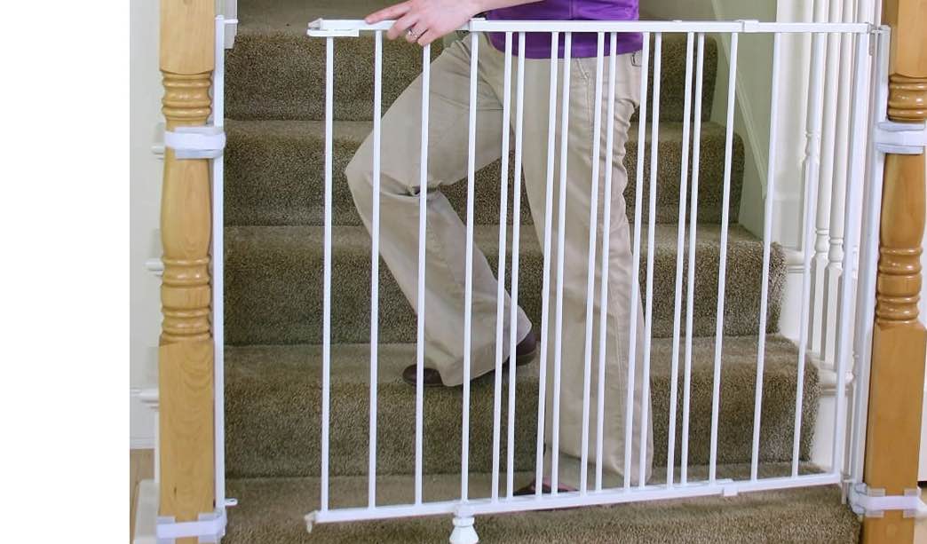 Regalo Extra Tall and Wide 2-in-1 Stairway and Hallway Wall Mounted Baby Gate, White, Age Group 6 to 24 Months