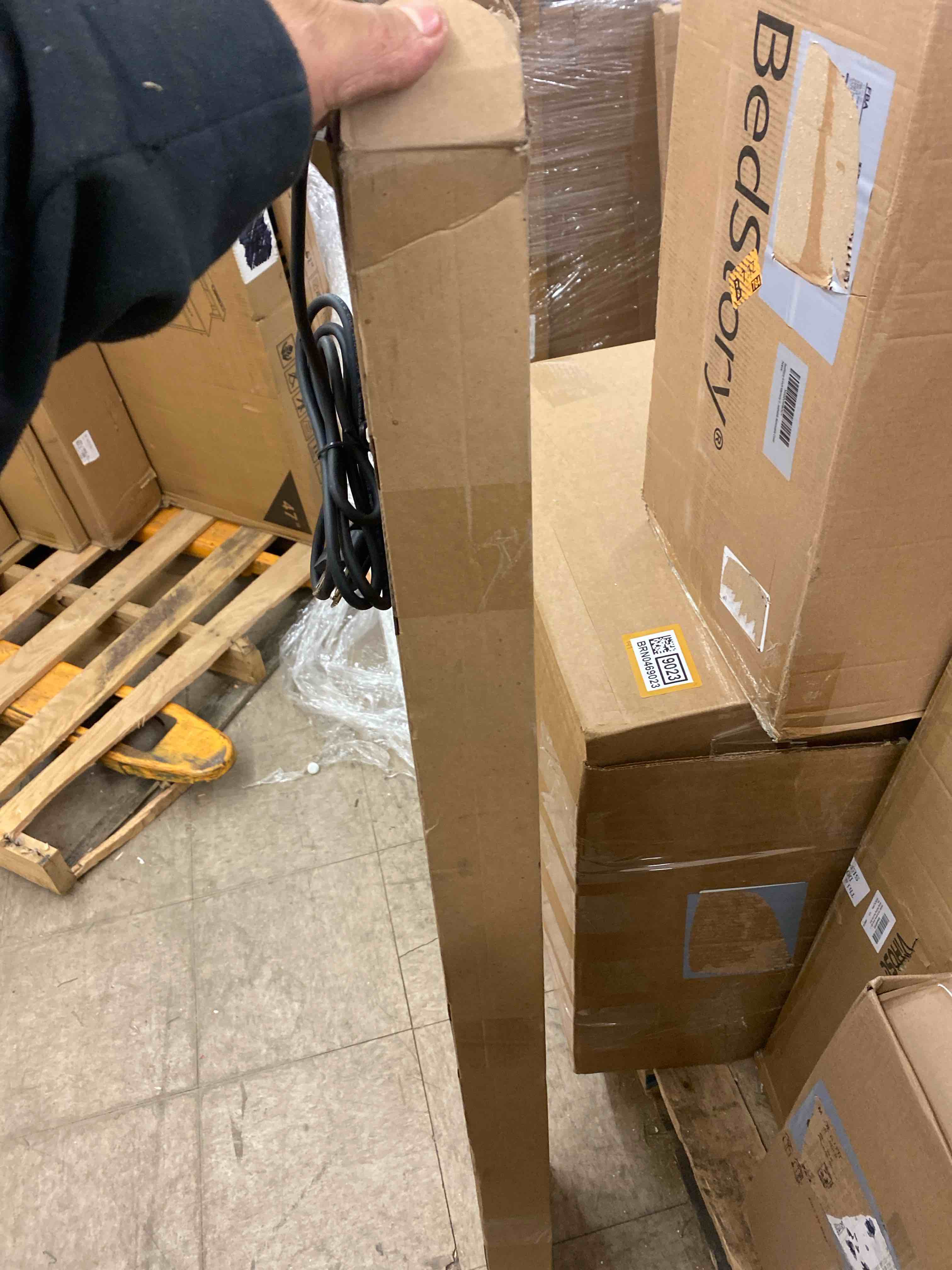 https://s3.amazonaws.com/lotting-images-prod/phillipi/BRN0469019_1738258801735.jpeg