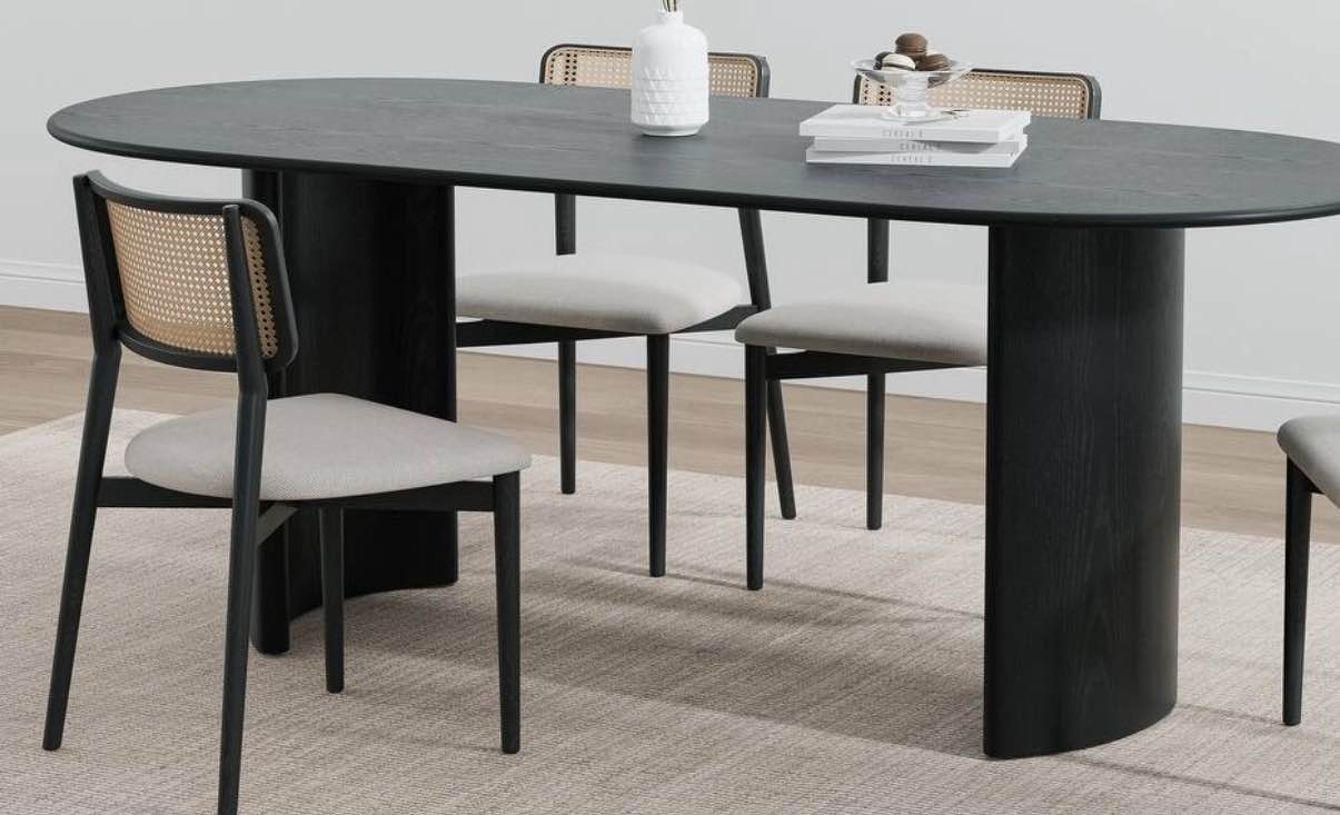 Nordic Oval Dining Table - Solid Wood Table for 6-8 People with Rounded Arcuate Legs