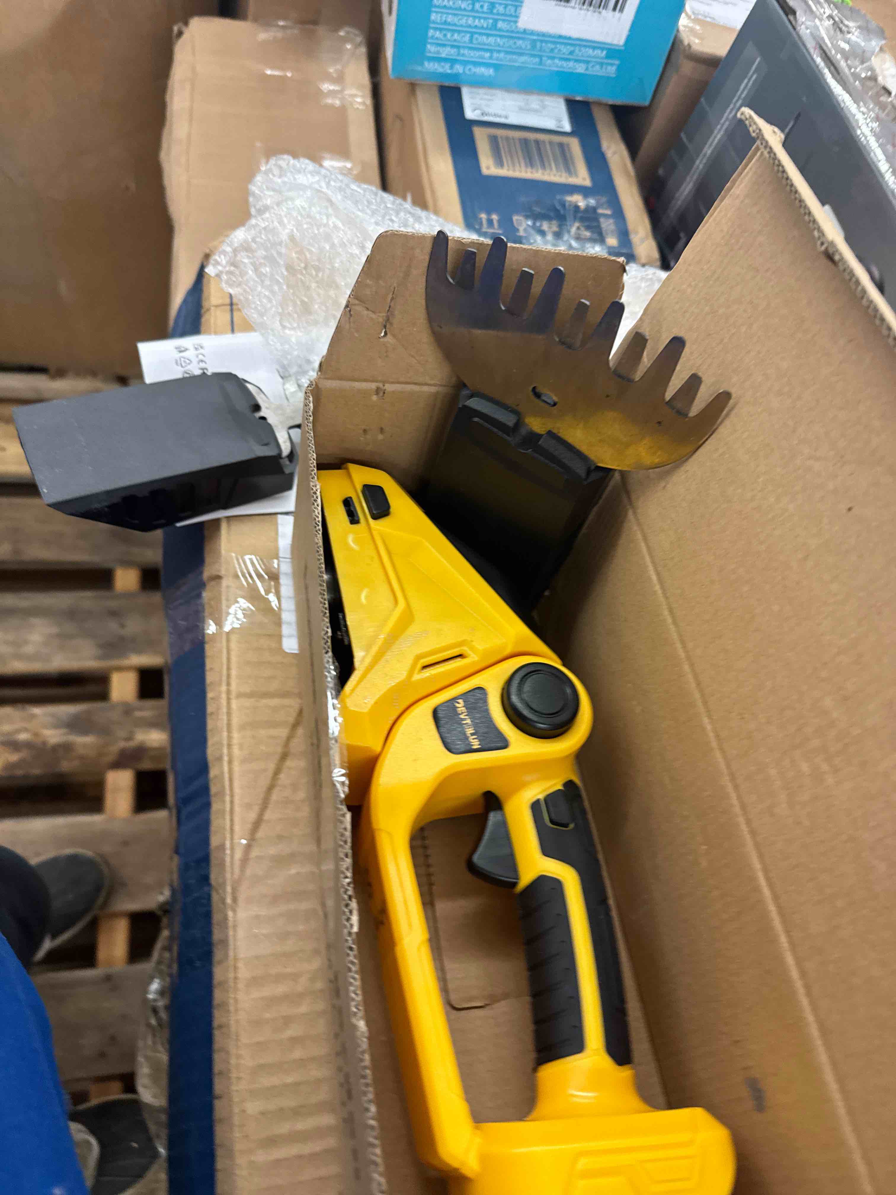 https://s3.amazonaws.com/lotting-images-prod/phillipi/BRN0471591_1736454854333.jpeg