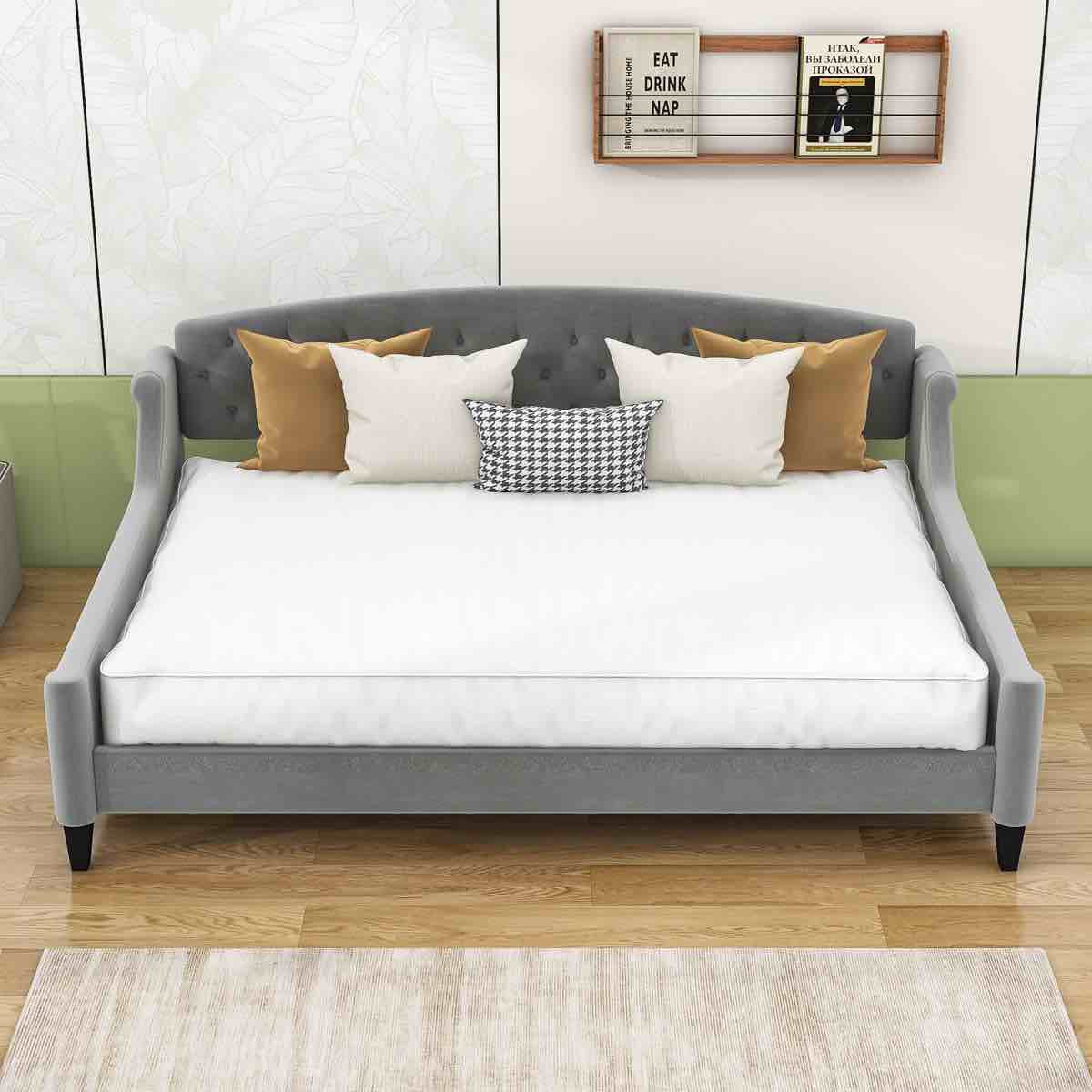 Jeslin Upholstered Daybed with Tufted