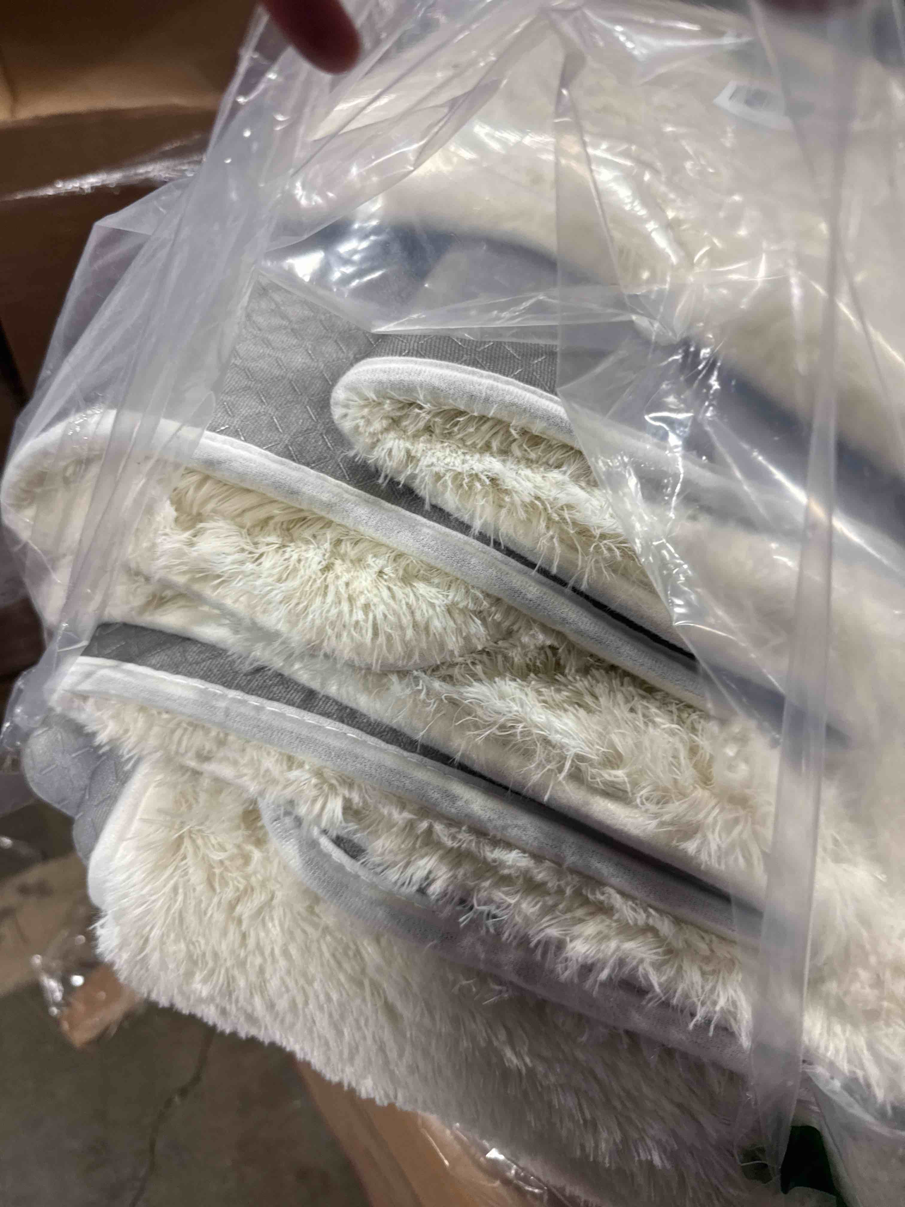 Condition photo showing New/Like New for Ophanie Area Rugs for Bedroom, Christmas Upgrade Non-Slip Ivory Fluffy Soft Shag Living Room Carpet, Indoor Floor 4x6 Fuzzy Shaggy Living Room Plush Nursery Rug for Kids Home Dorm Decor Aesthetic