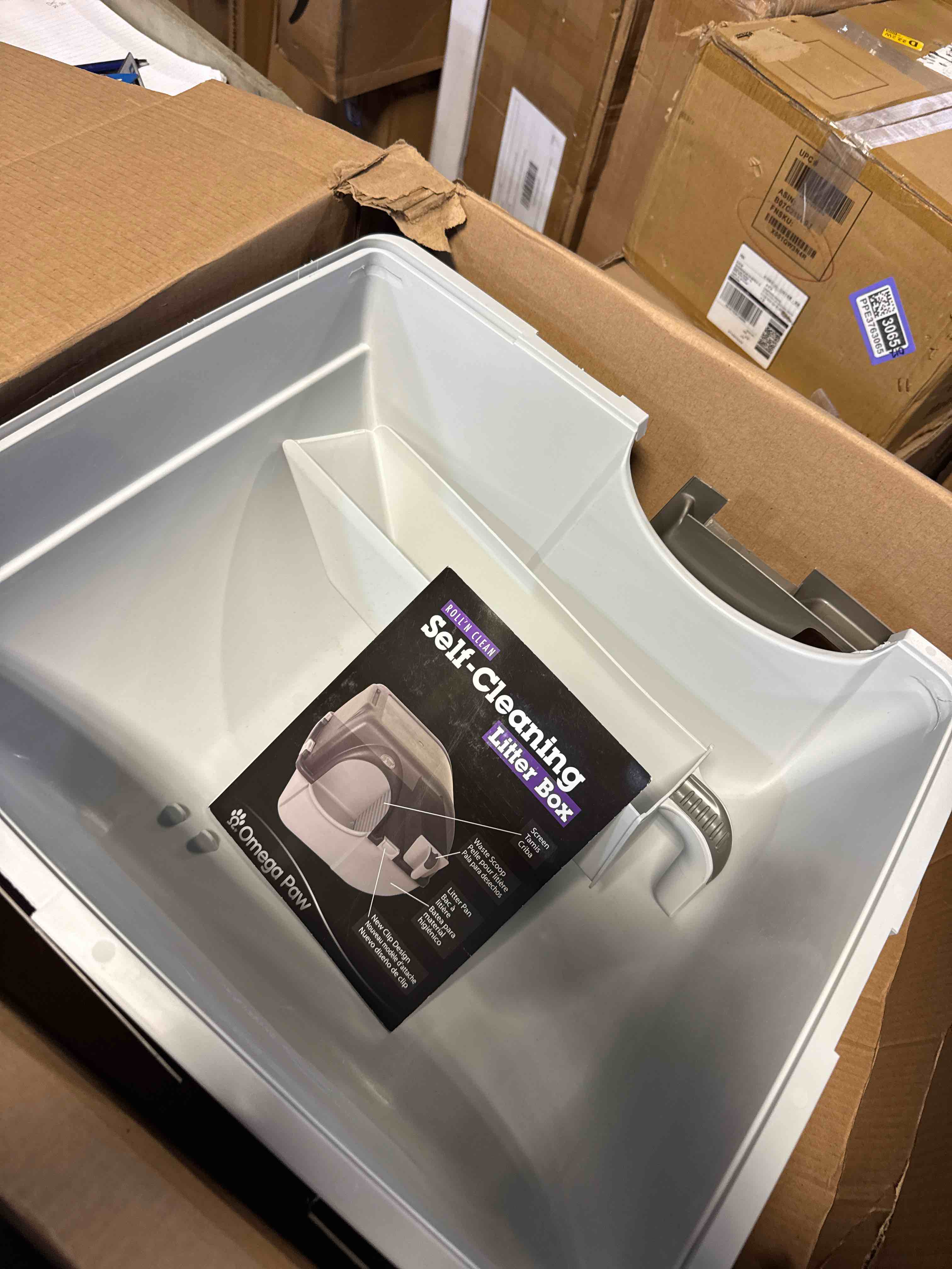 Condition photo showing Good Condition for Omega Paw NRA15 Self Cleaning Litter Box Regular Size,Grey