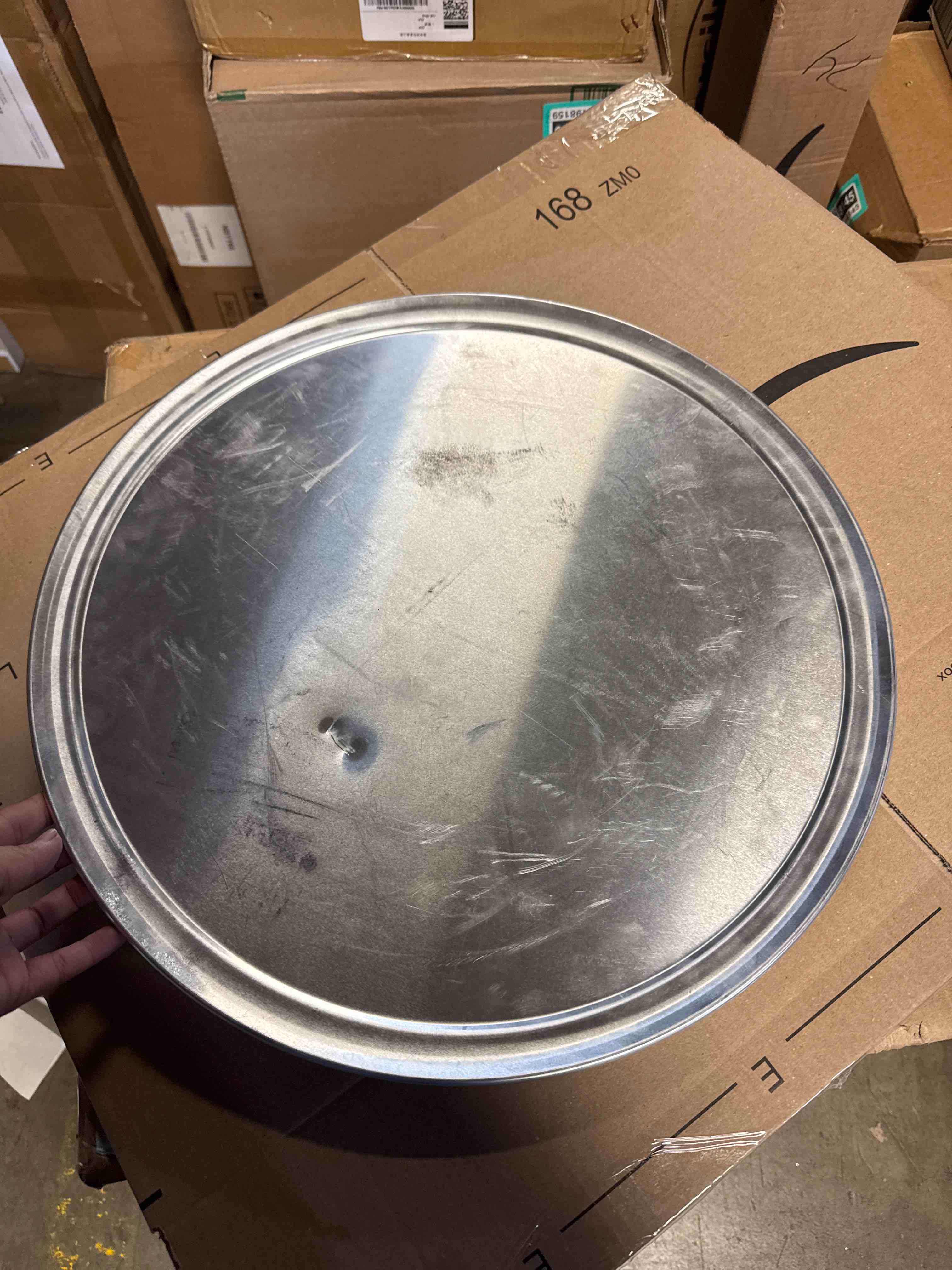 Condition photo showing Good Condition for Winco Winware 18-Inch Aluminum Pizza Tray with Wide Rim, 18 Inch ( ONLY ONE)