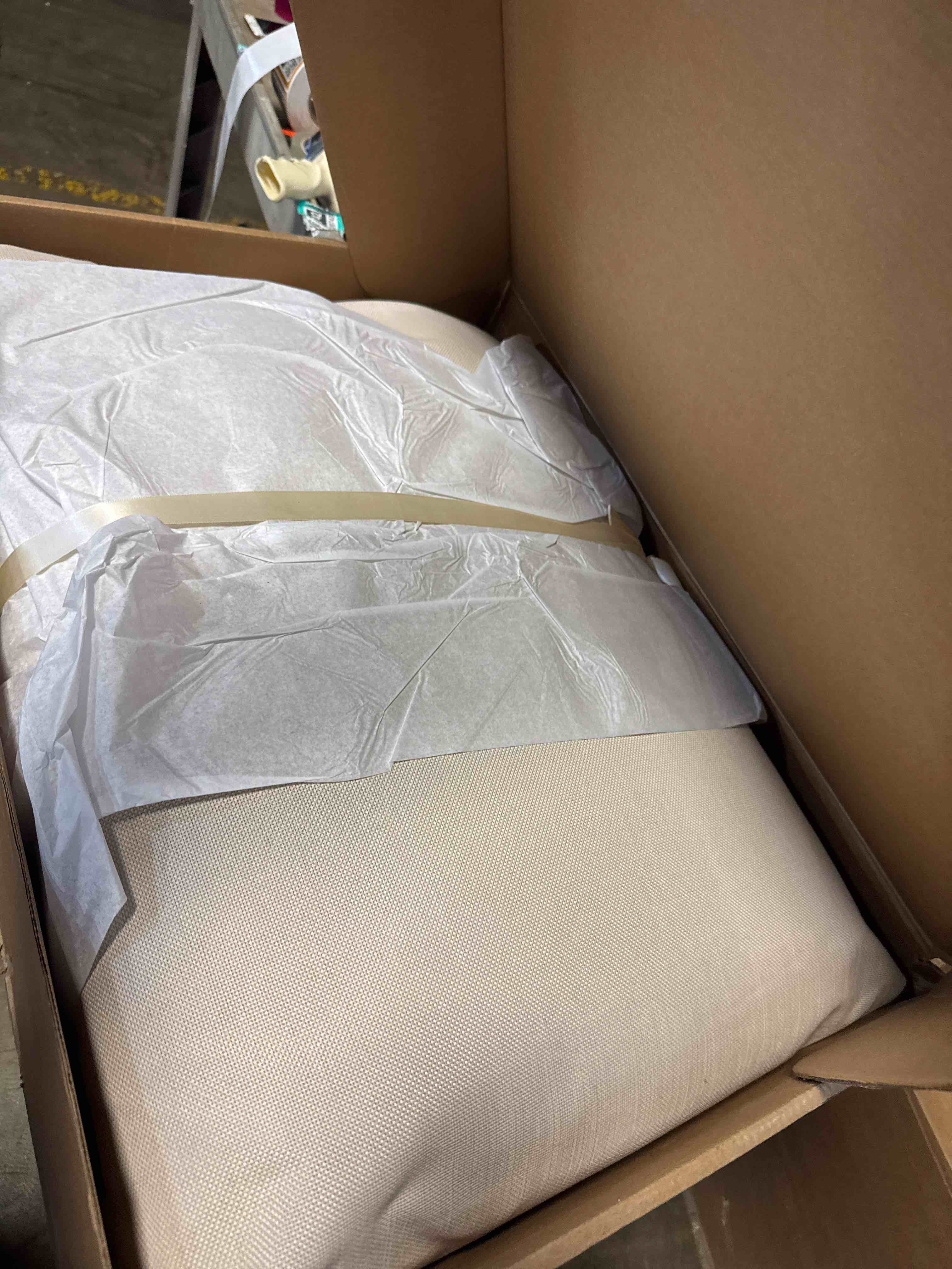 Condition photo showing New/Like New for BADESOFA® Luxury Bathtub Pillow L - Large Bath Pillow for Therapeutic Neck and Back Support Quick-Drying - Full Body Bath Tub Cushion - Luxury Spa Cushion in Ivory Pearl