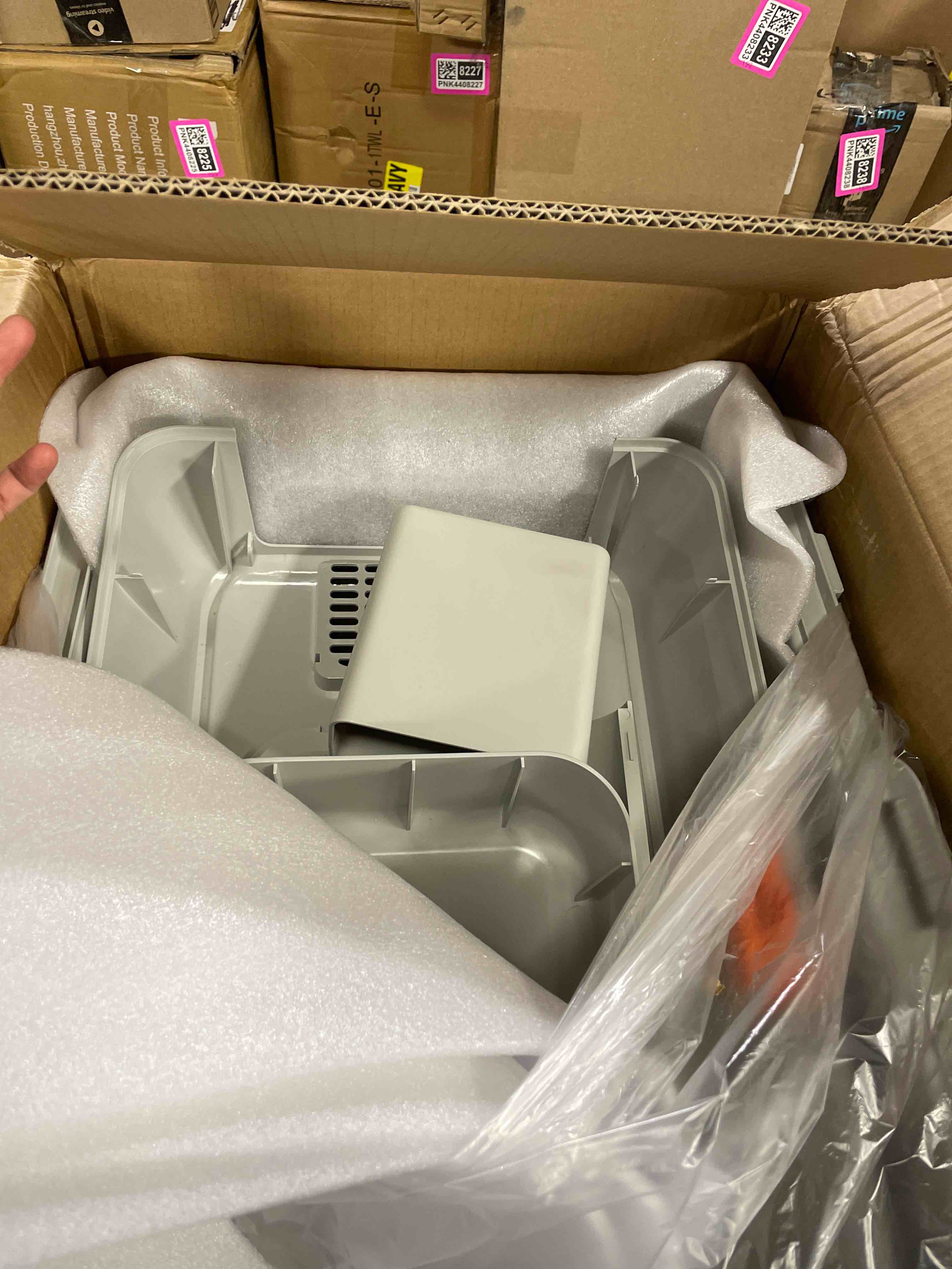 Condition photo showing New/Like New for PawHut Stainless Steel Litter Box, Extra Large Enclosed Cat Litter Box with Front-Entry and Top-Exit, Scoop, Deodorizer Bag, Sand Drop Pedal, Anti-Urine Leakage, Non-Sticky and Easy to Clean