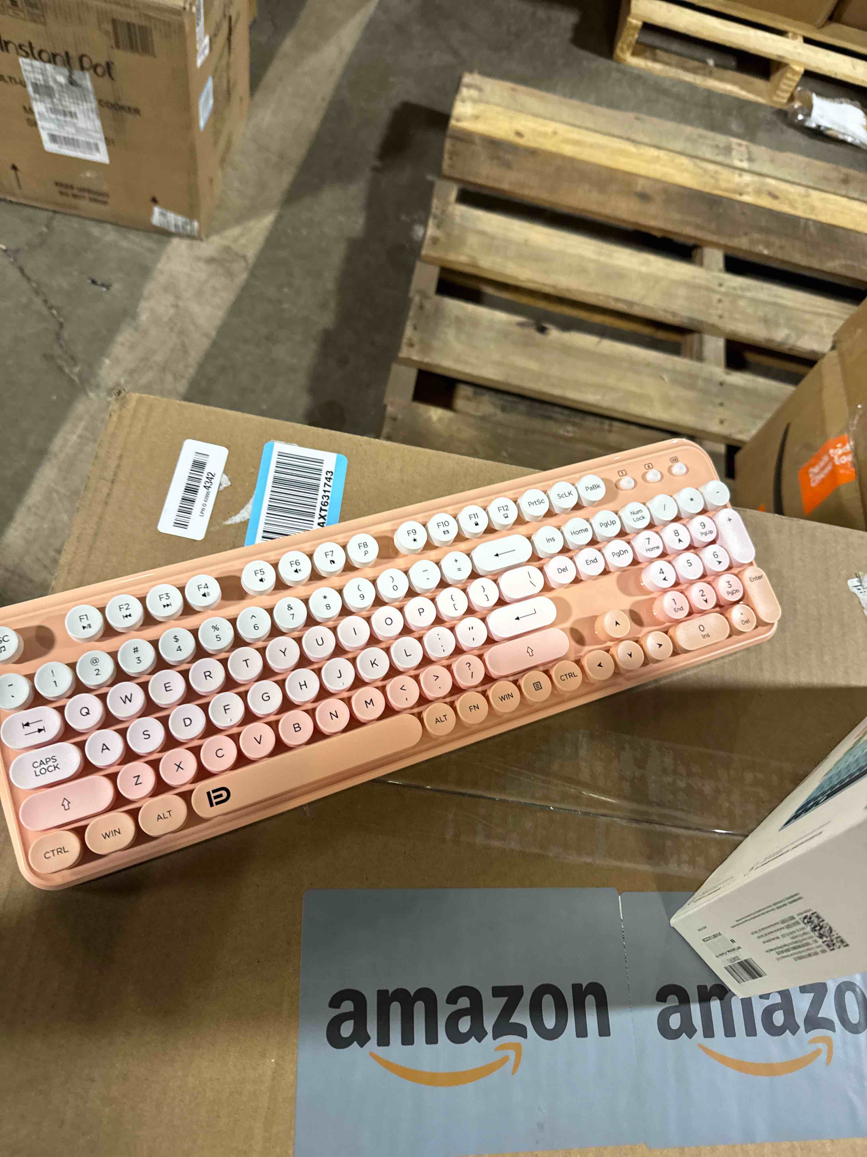 Condition photo showing New/Like New for FOPETT 2.4GHz Wireless Keyboard and Mouse Set with Switch Button - Full-Size Keyboard - Compatible for Windows/Laptop/PC/Notebook/Smart TV and More - Pink EK8870 Pink Colorful
