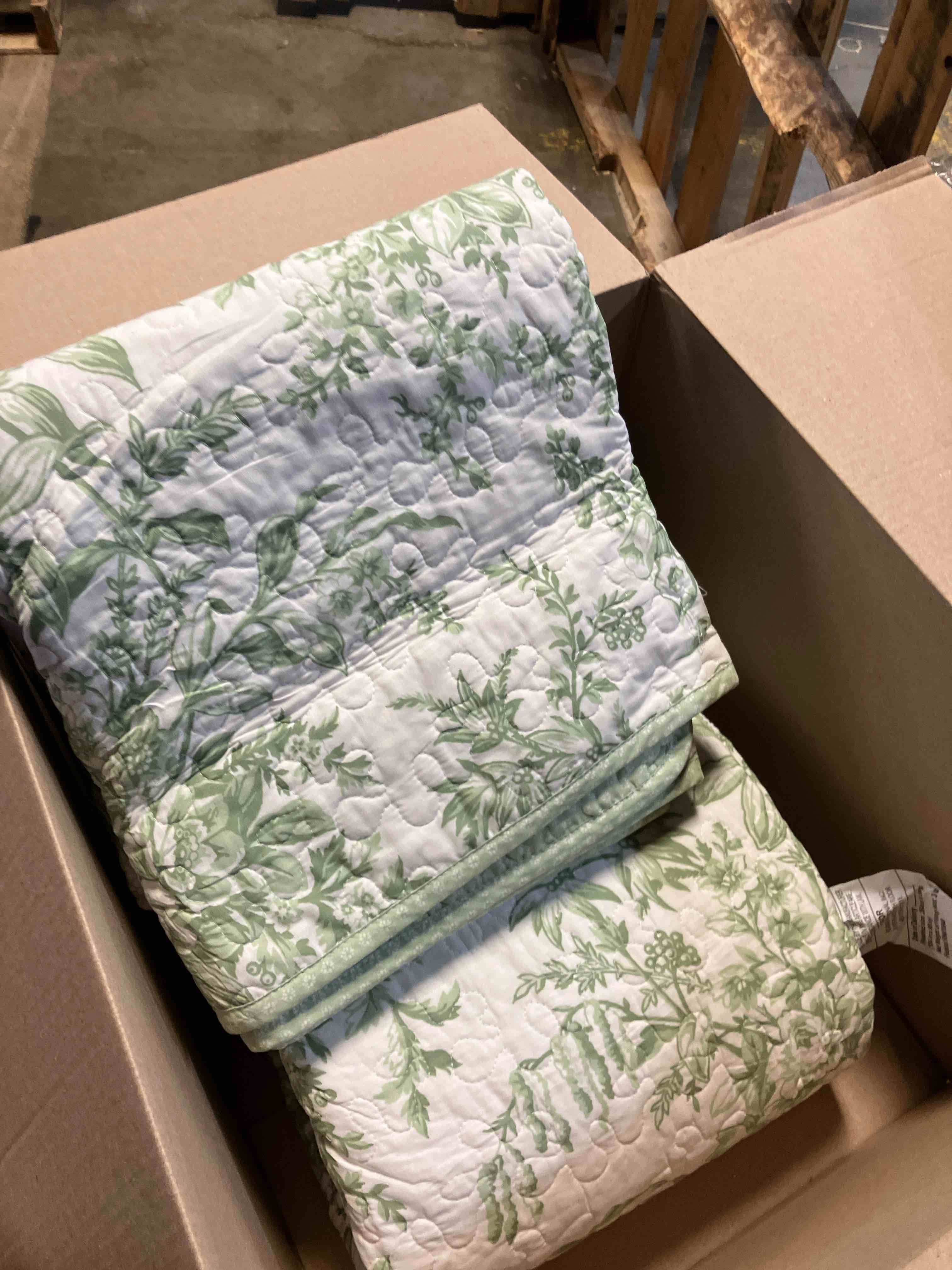 Condition photo showing Good Condition for Wonderful Sage Green Floral Quilt Set Queen Size Cotton Stitch Bedding, Lightweight Comforter with Pillow Shams 3pcs Soft Cabin Bedspread Coverlet for All Season