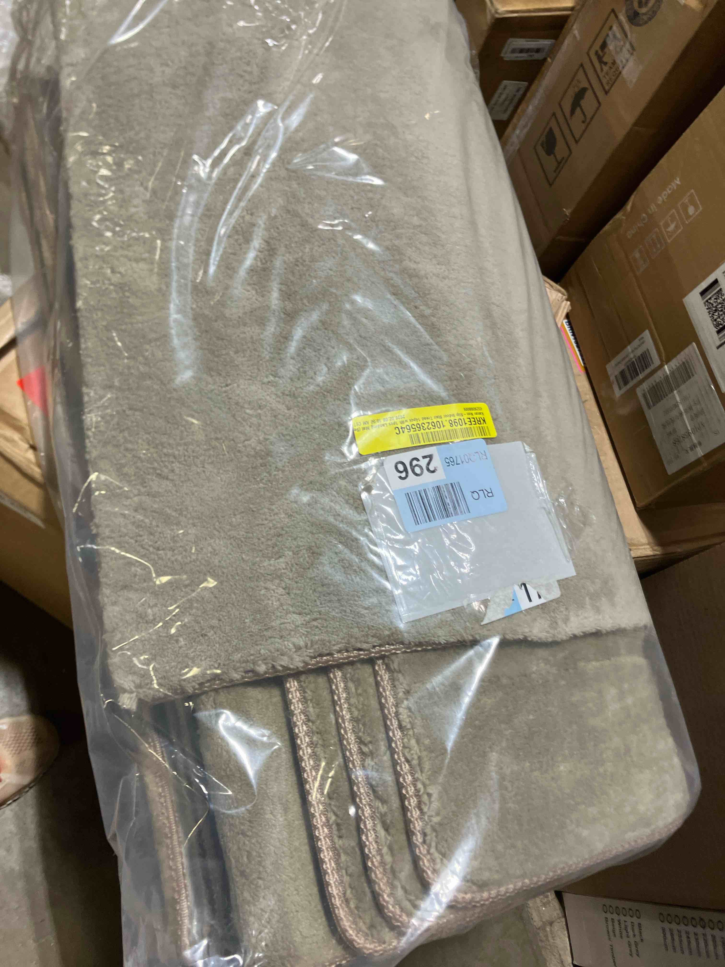 Condition photo showing New/Like New for Kanav Non-Slip Indoor Stair Tread 14 pcs with 1 pcs Landing Mat 