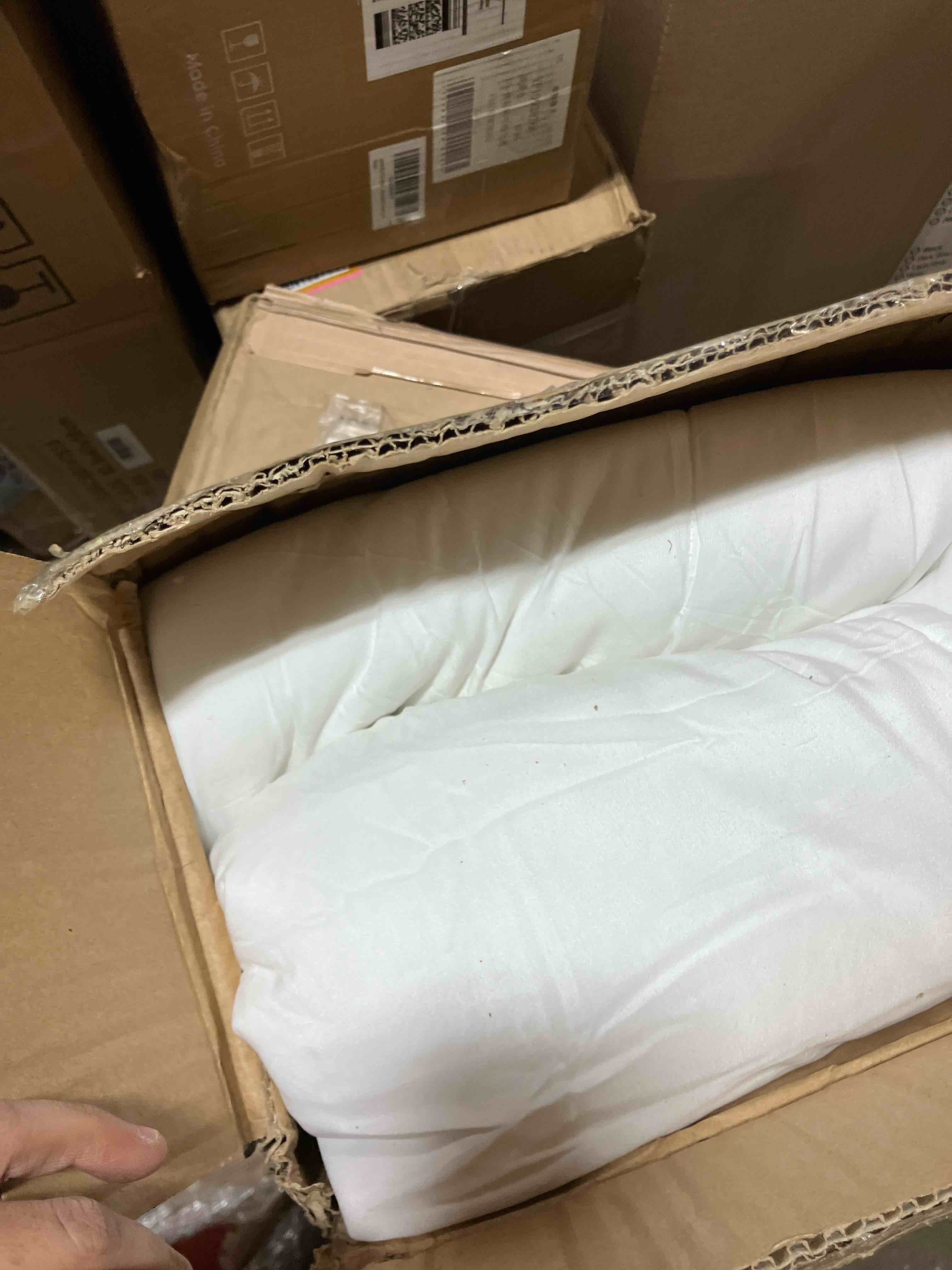 Condition photo showing Good Condition for Wayfair Sleep Lightweight Down Alternative Comforter ( TWIN)