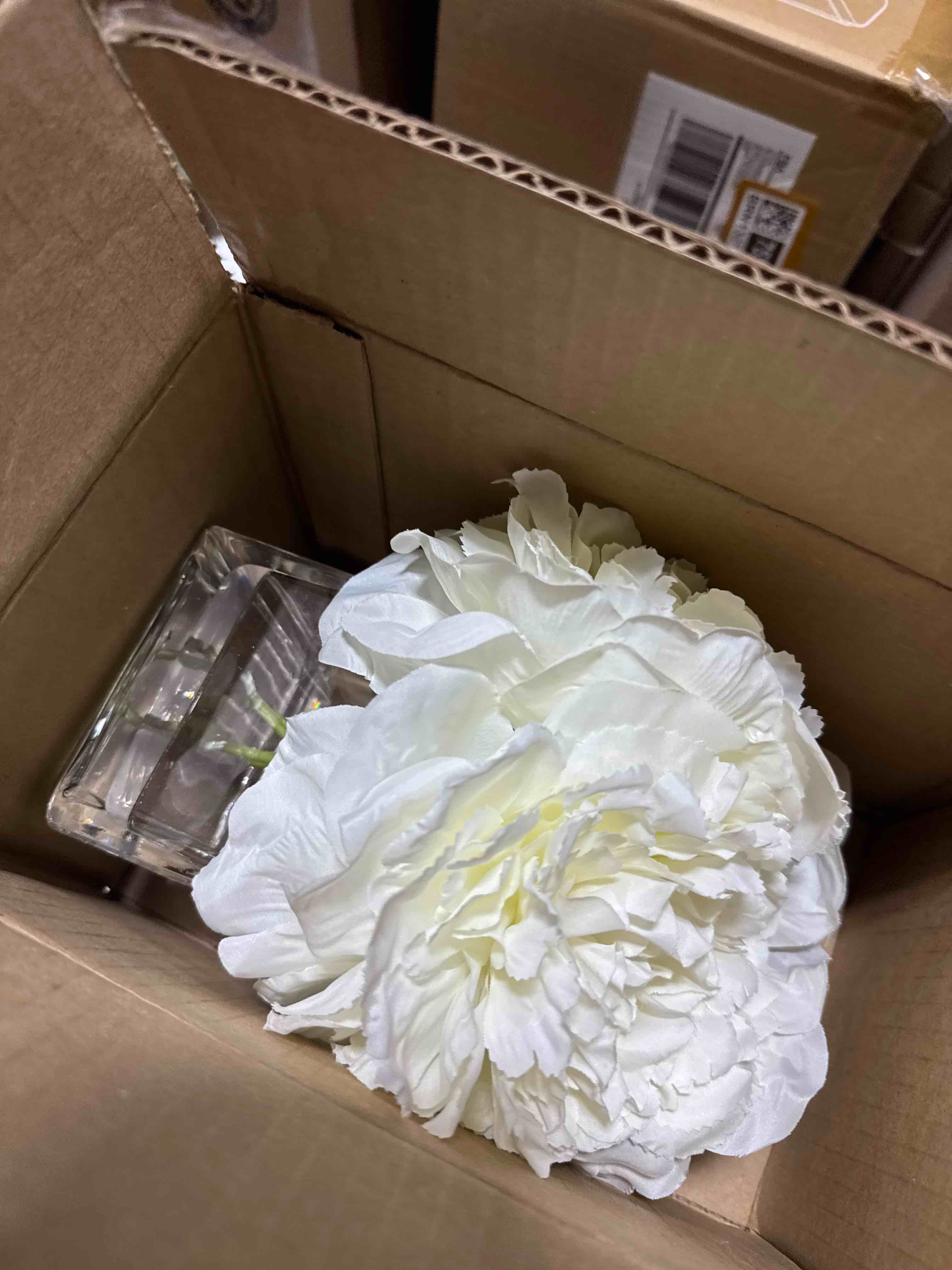 Condition photo showing New/Like New for Silk Arrangement in Vase