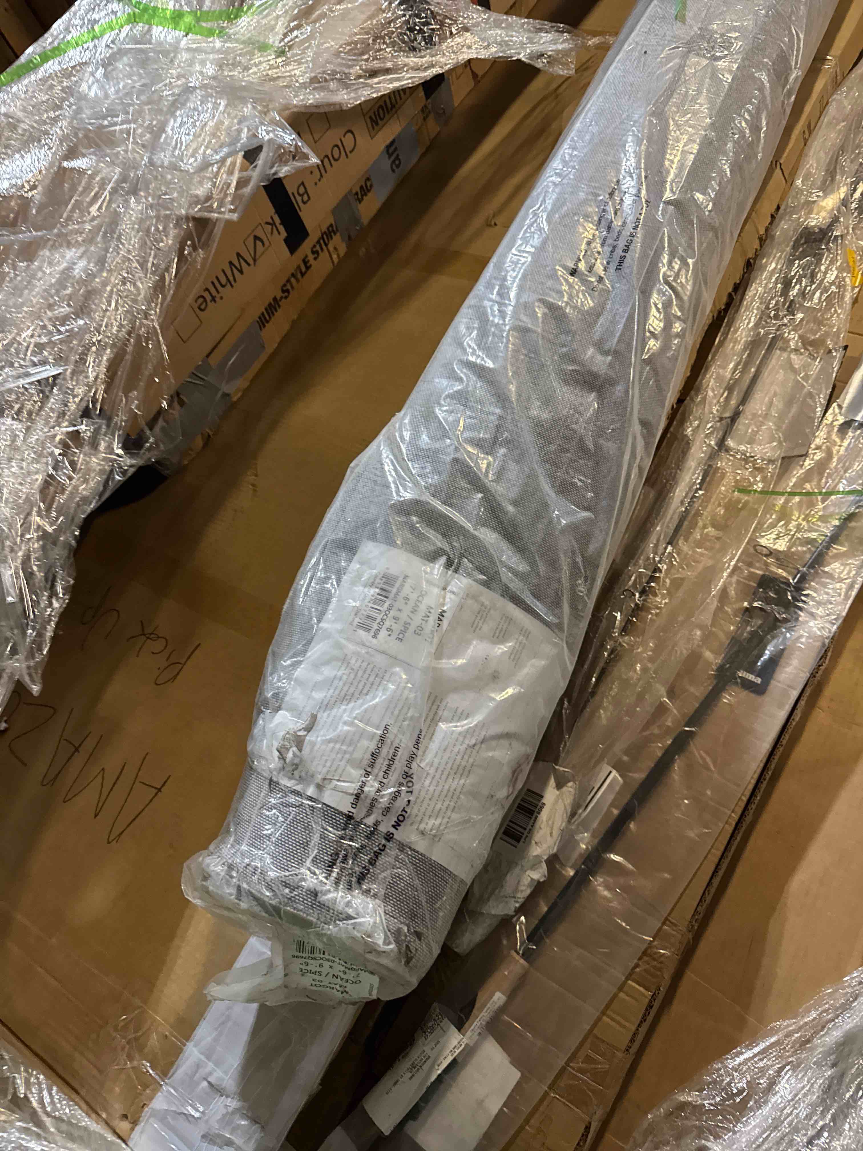 Condition photo showing New/Like New for Loloi Margot Collection MAT-03 Ocean/Spice 7'-6" x 9'-6" Area Rug feat. CloudPile, No-Shed Easy Clean Large Patterned Area Rug for Living Room, Bedroom, Dining Area Ocean / Spice 7'6" x 9'6" (Rectangular)