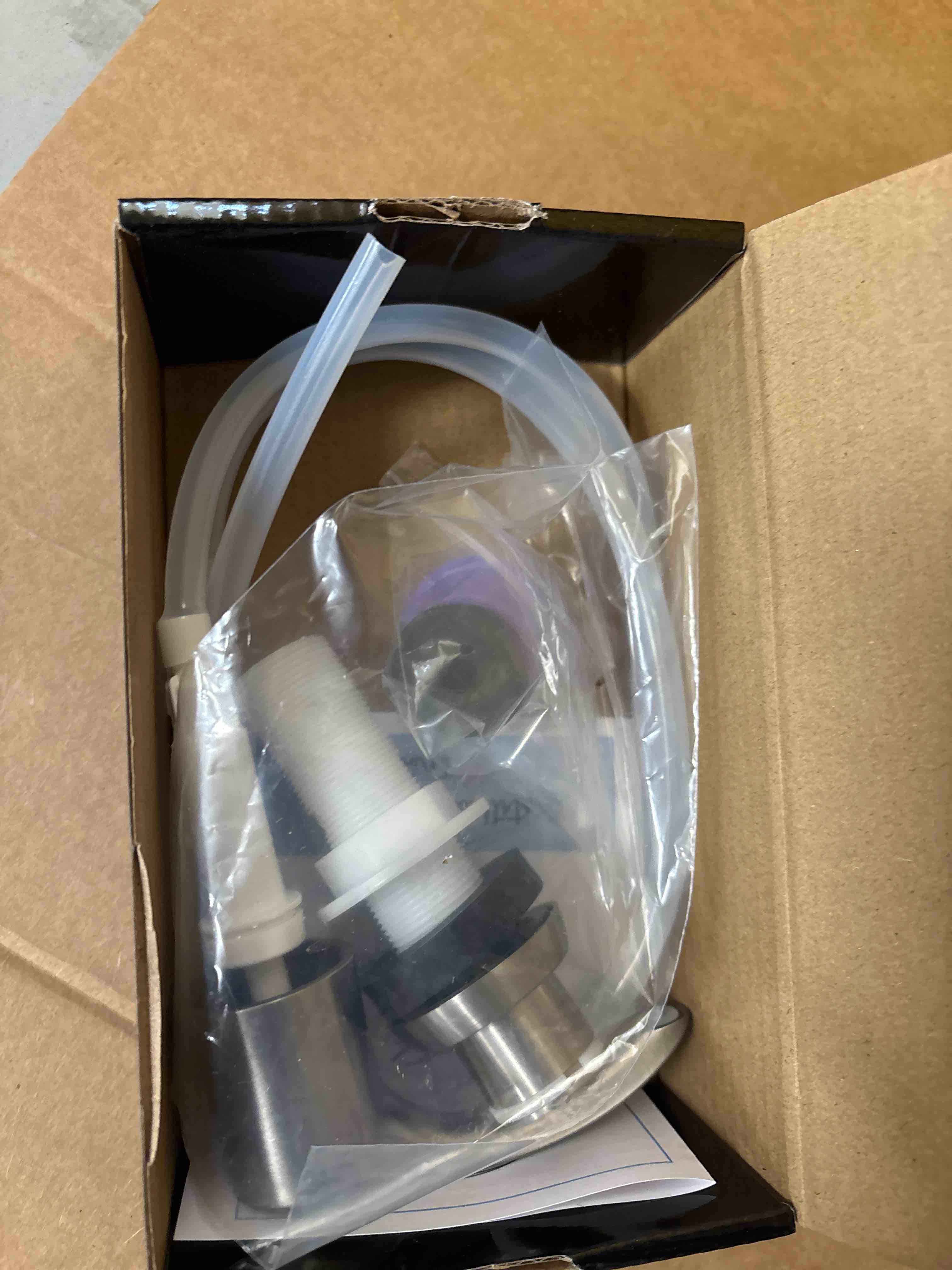 https://s3.amazonaws.com/lotting-images-prod/phillipi/BRN1315093_1746560565915.jpeg