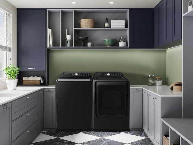 VIP Brand New Samsung Washer/ Electric Dryer Set!  Bidding Starts At $750!  BID AWAY!