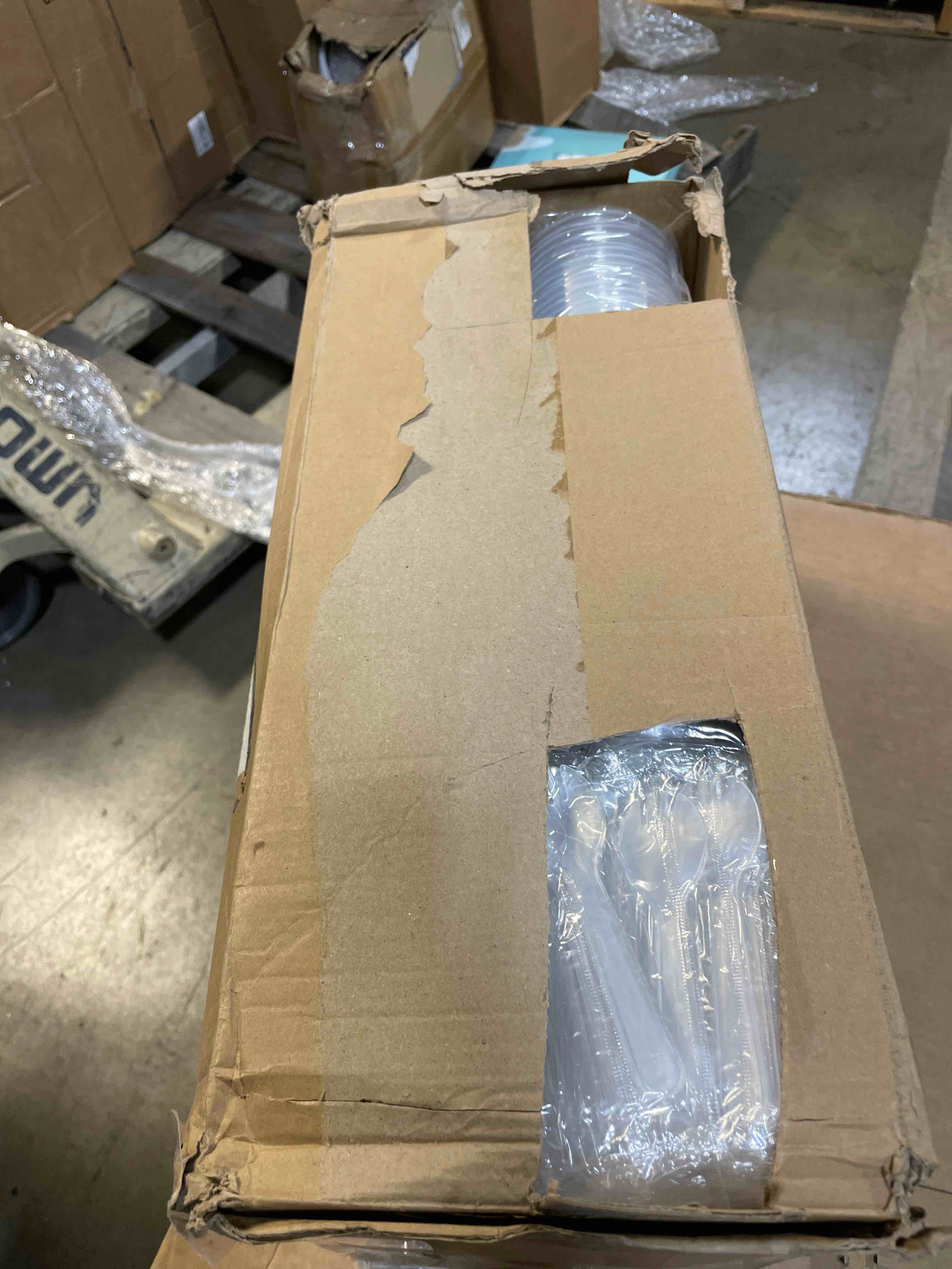 Condition photo showing New/Like New for mwellewm 300 Packs Dessert Cups with Spoons, 5 OZ Mini Clear Plastic Dessert Parfait Cup for Party, Square Dessert Shot Glasse Round Goblet Small Reusable Fruit Ice Cream Pudding Appetizer Cup Bowls