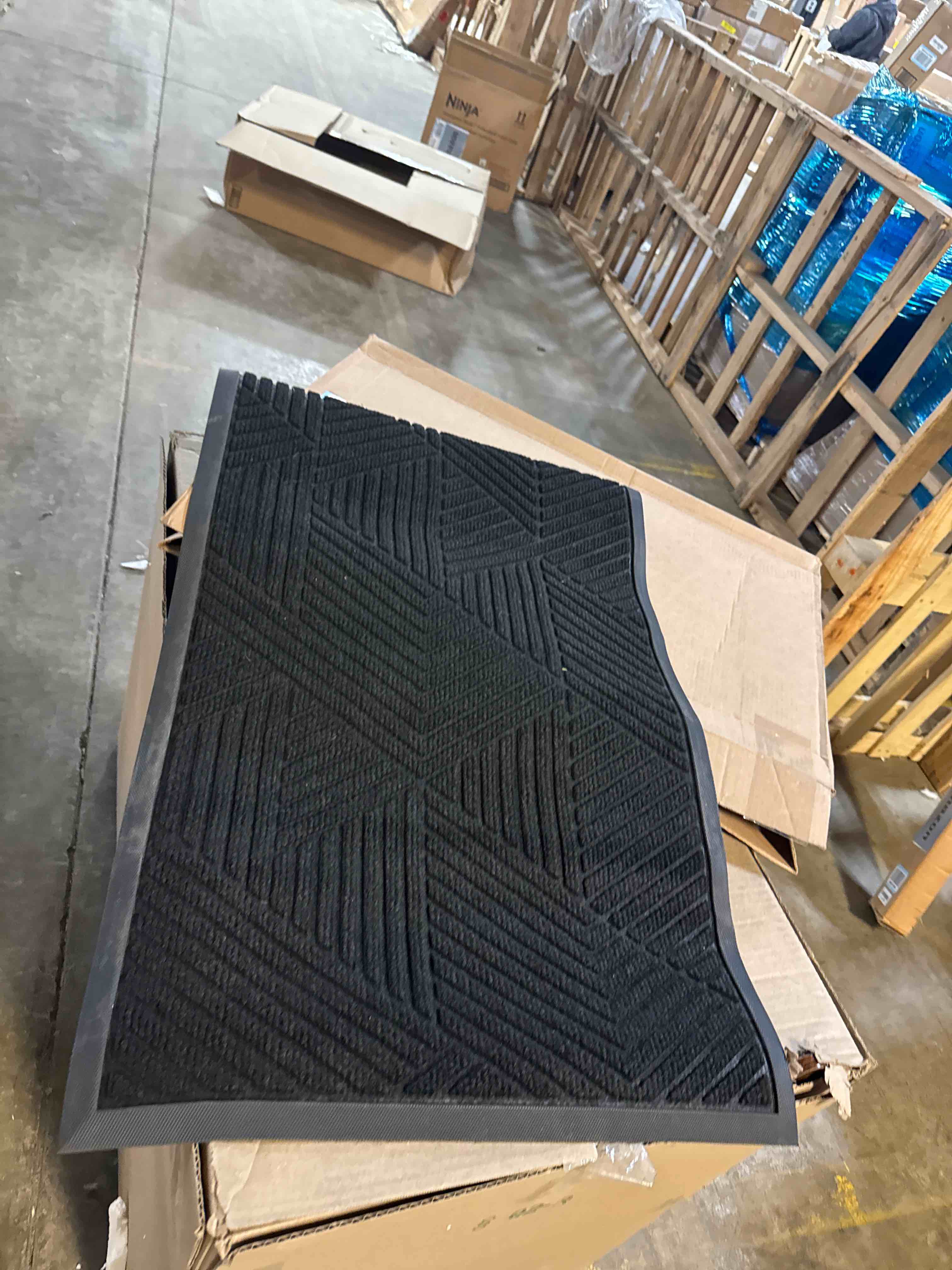 Condition photo showing Good Condition for Smiry Front Door Mat Outside Entrance, Heavy Duty Sturdy Natural Rubber Doormat, Trap Dirt and Moisture, Easy Clean Low Profile Mats for Indoor Outdoor Entry, Irregular Triangle (36x24, Black) Black Irregular Triangle Rectangular 36" x 24"