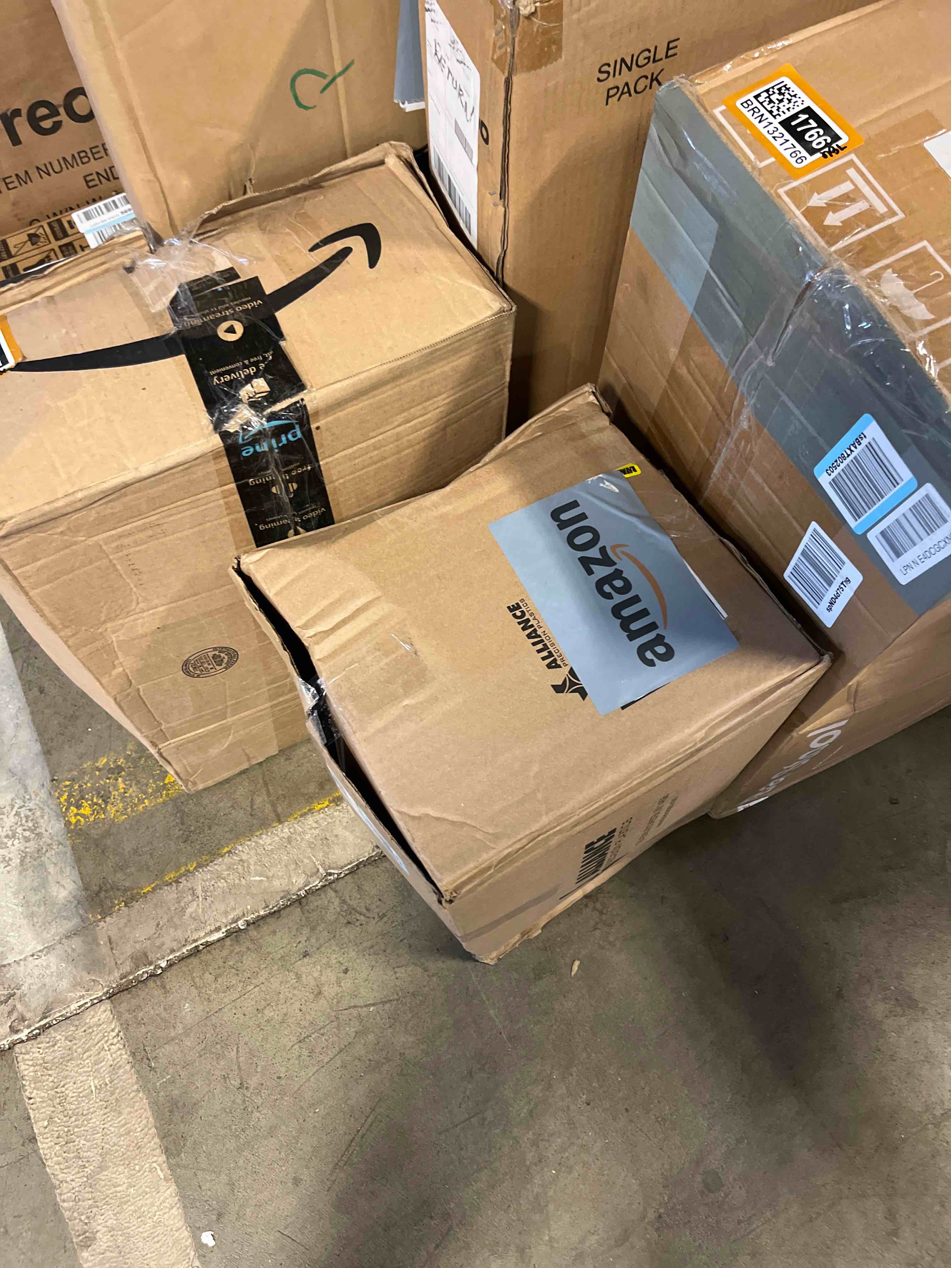 https://s3.amazonaws.com/lotting-images-prod/phillipi/BRN1321765_1748283003248.jpeg