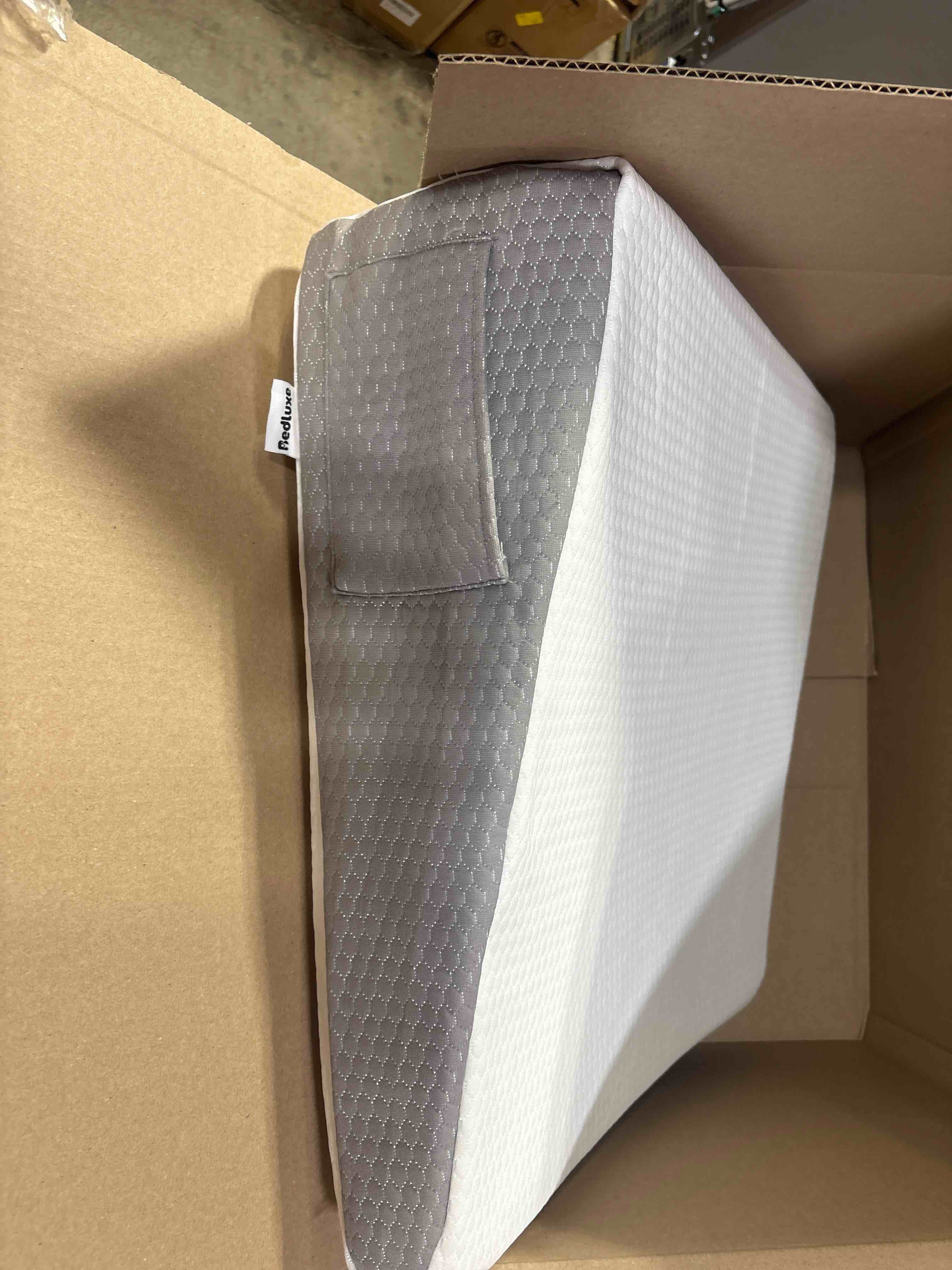 https://s3.amazonaws.com/lotting-images-prod/phillipi/BRN1323232_1756735351812.jpeg