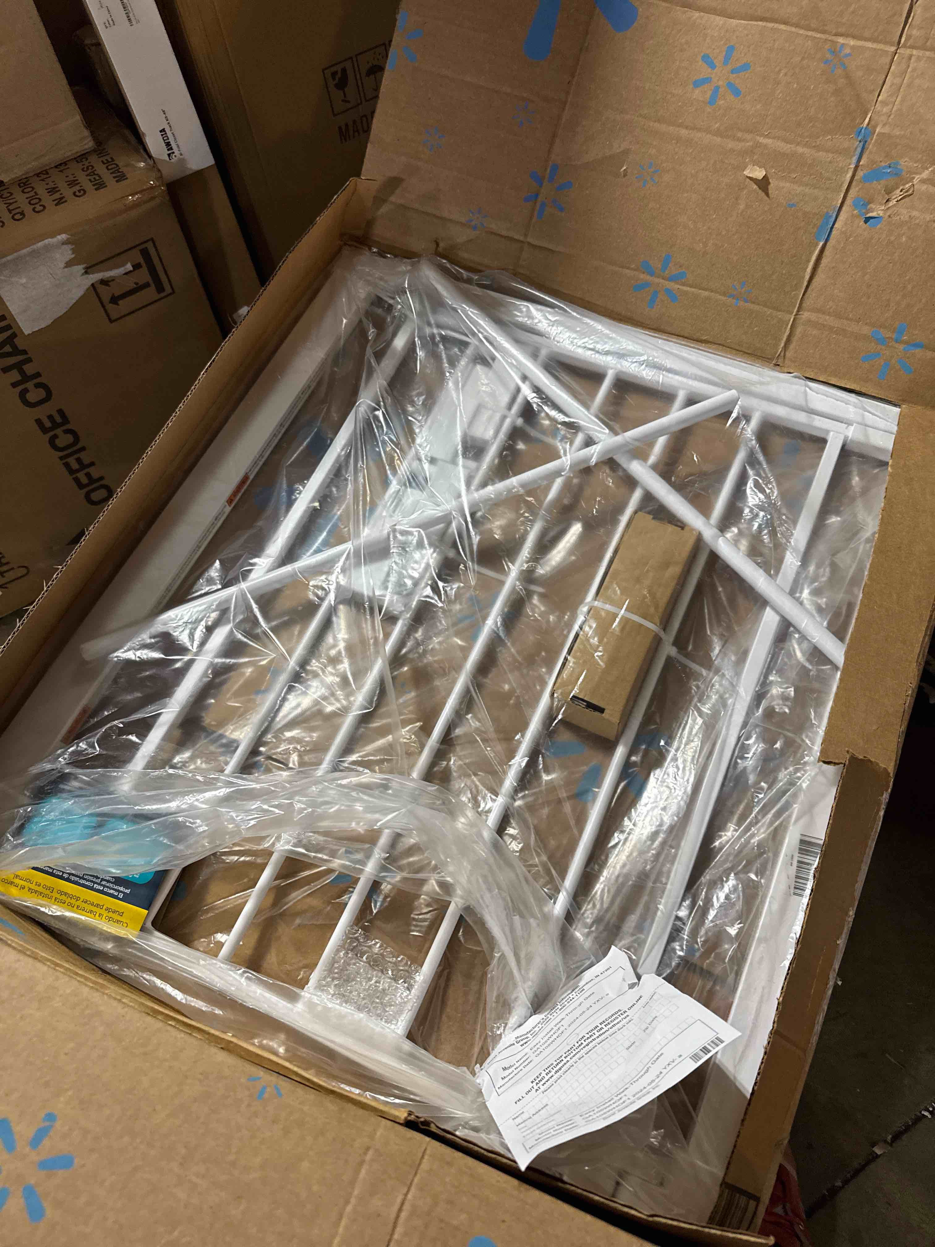 Condition photo showing New/Like New for Safety 1st Easy Install Walk Thru Baby Gate for Doorway With Door, Dog Gates, Fits 29"-38", Easy Install 28" Tall, White 1-Pack 29" to 38" Wide x 28" Tall White