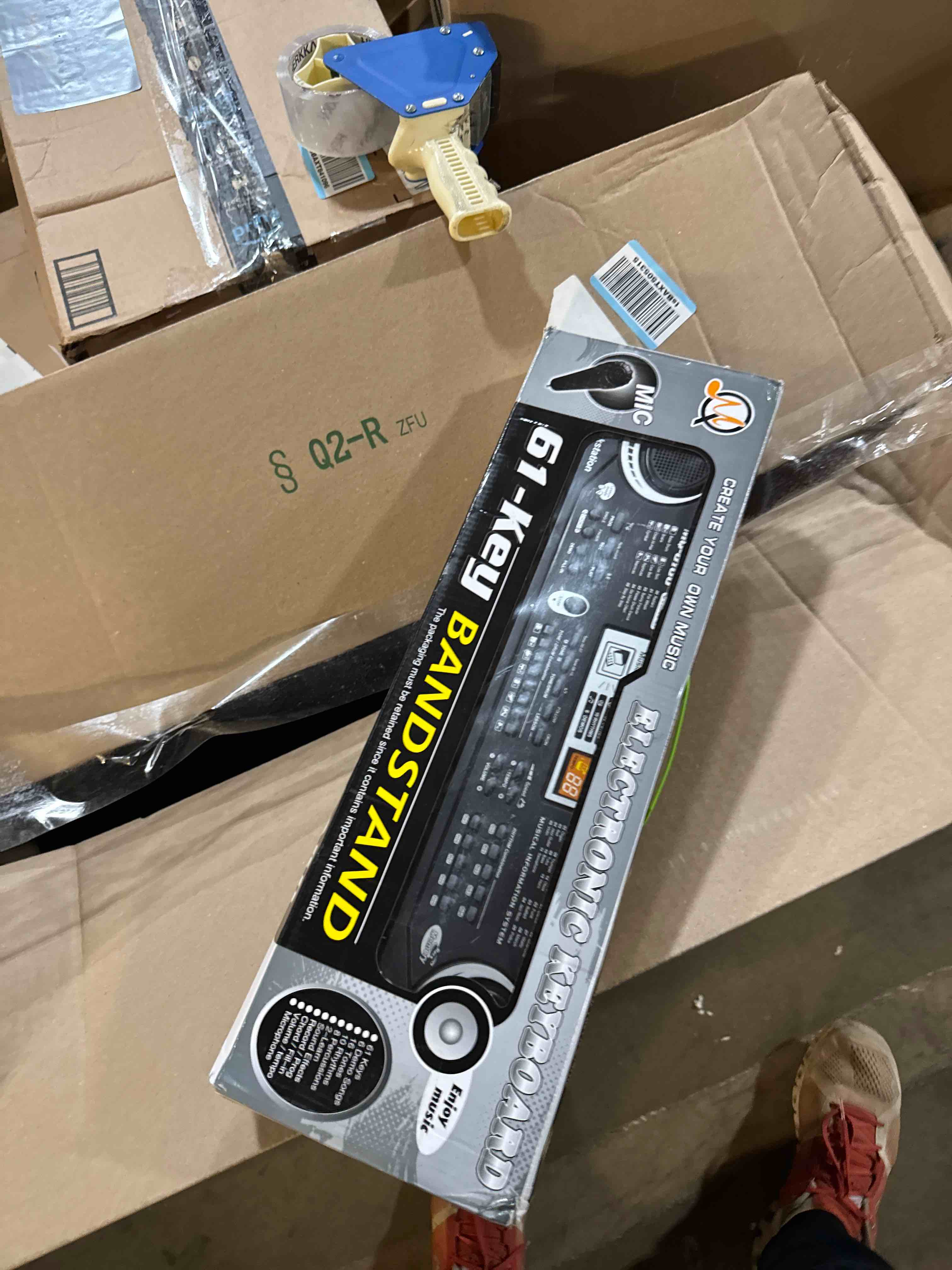 Condition photo showing New/Like New for 61 Key Piano Keyboard, Electronic Digital Piano for Kids Beginner with Microphone, 16 Tones, 6 Demos, 10 Rhythms, Recording, Keyboard Piano for Boys and Girls’ Christmas/Birthday Gift