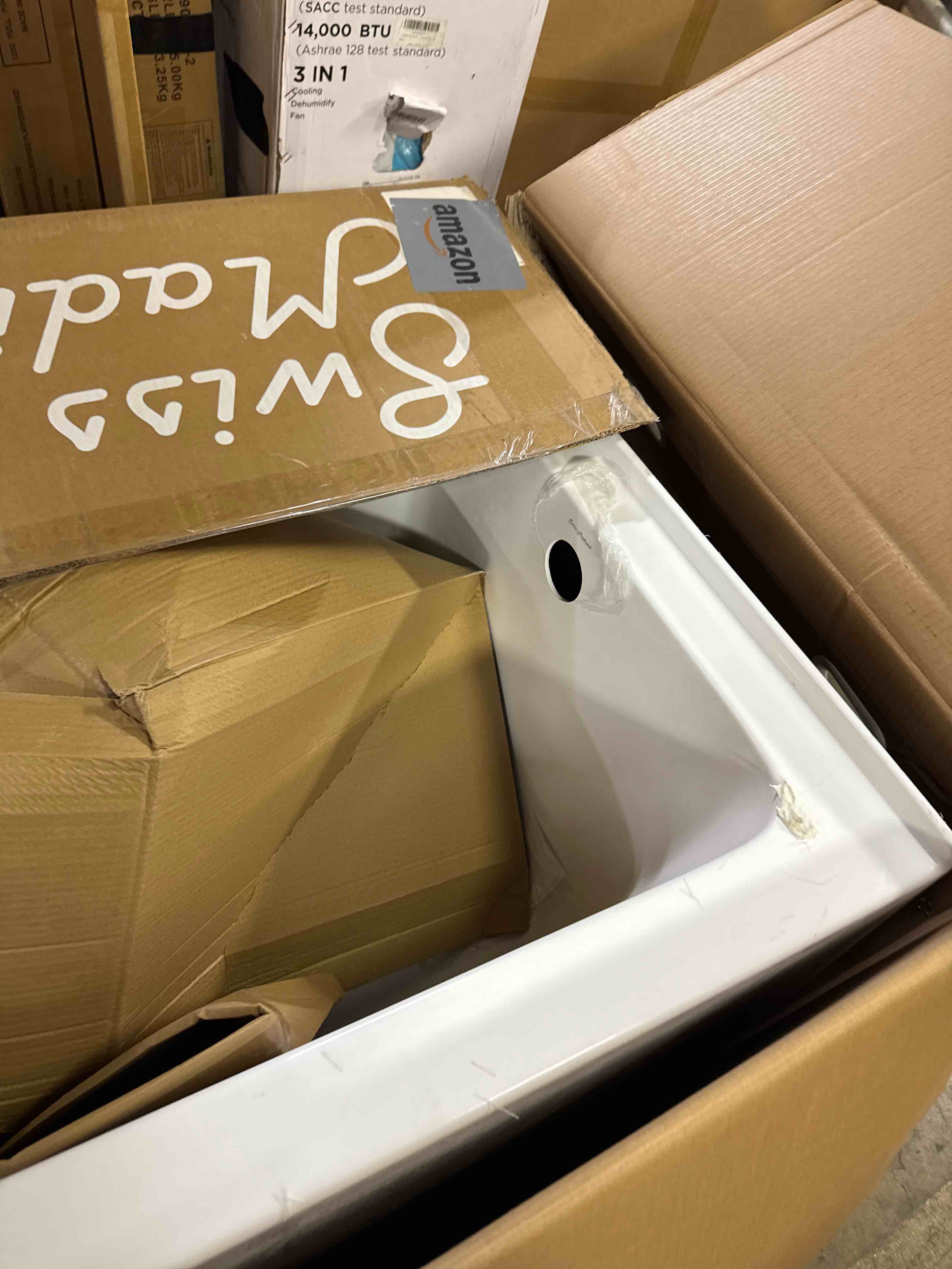 Condition photo showing Good Condition for swiss madison voltaire 54" x 30" tub ( has a crack shown in pictures)